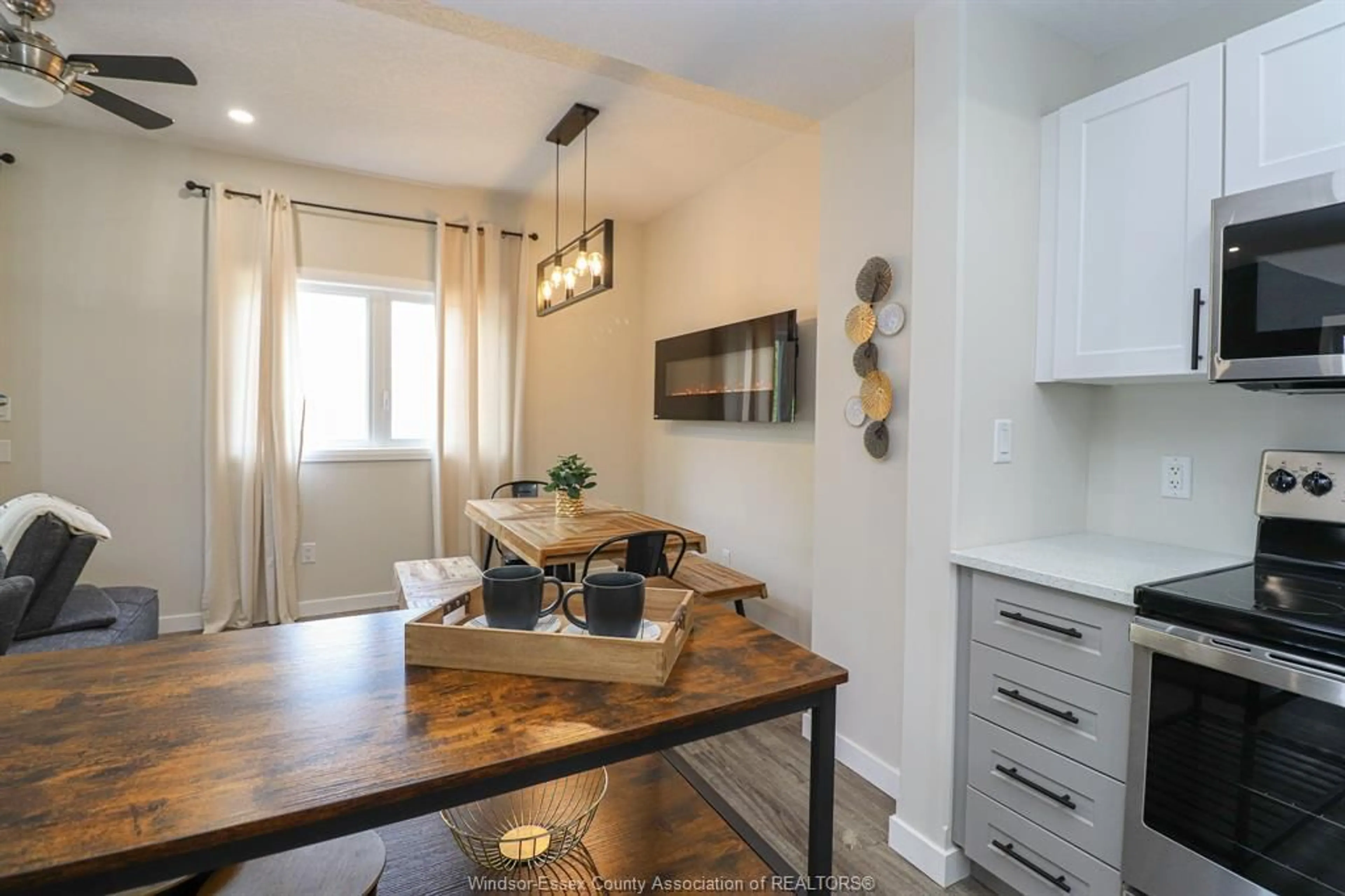 Open concept kitchen, unknown for 105 KING St, Chatham Ontario N7M 6H5