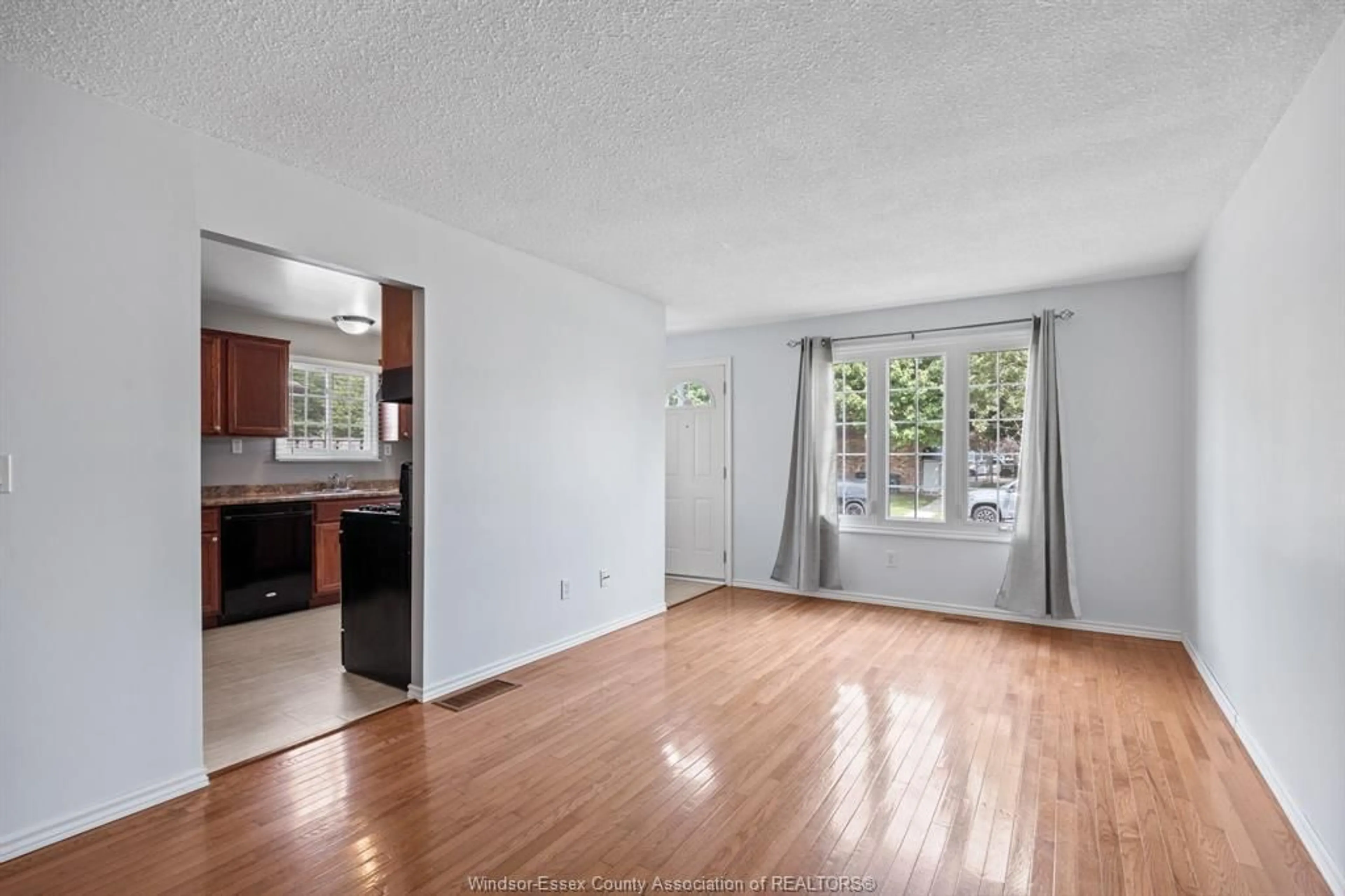 A pic of a room for 9733 MELVILLE, Windsor Ontario N8R 1B4