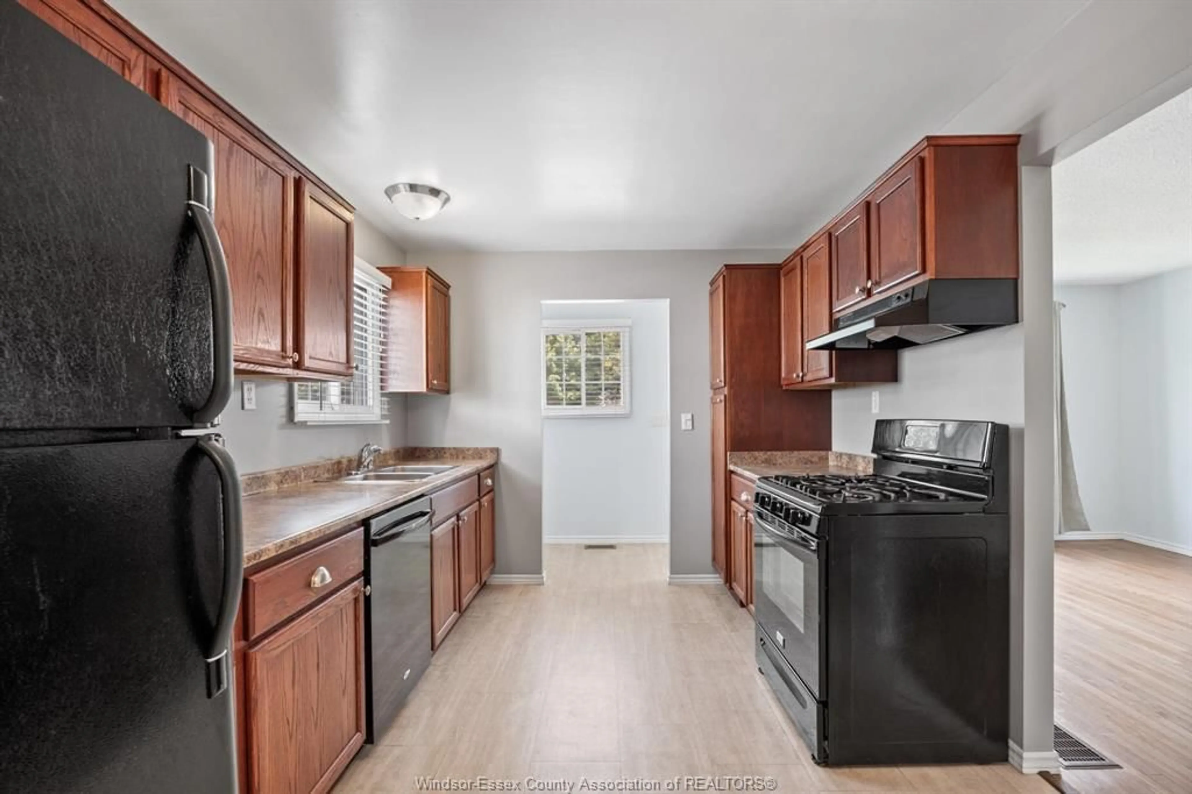 Standard kitchen, ceramic/tile floor for 9733 MELVILLE, Windsor Ontario N8R 1B4
