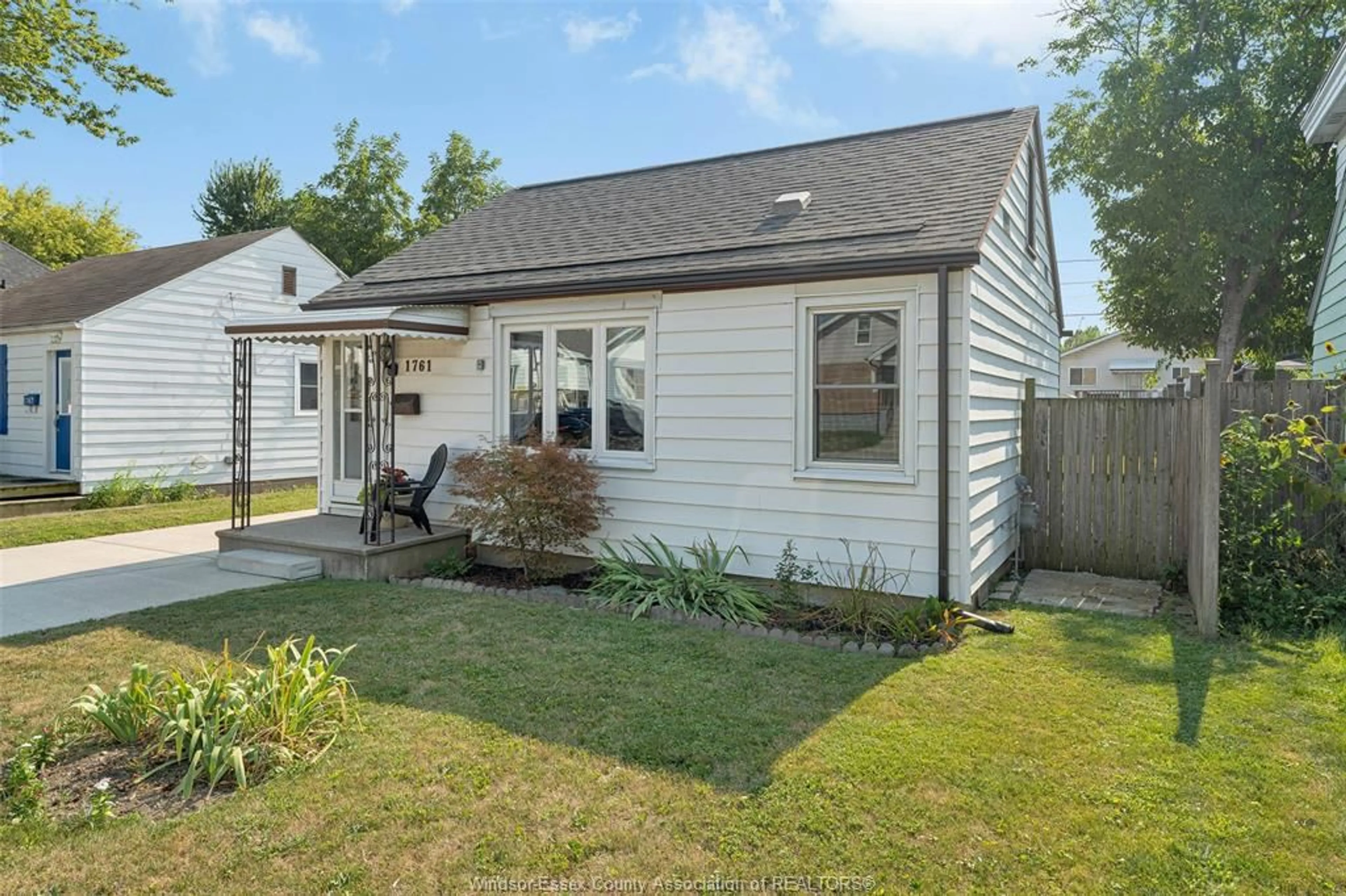 Home with vinyl exterior material, street for 1761 CADILLAC St, Windsor Ontario N8Y 2V7