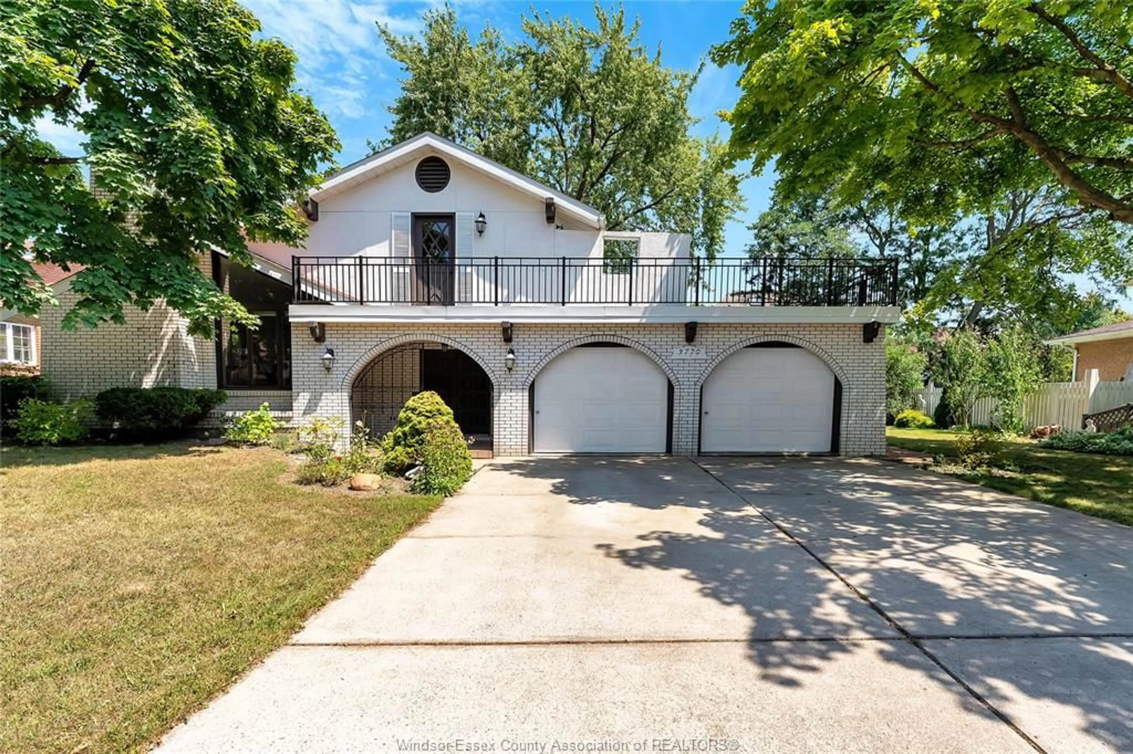 Unknown for 3770 HUNTINGTON, Windsor Ontario N9E 3W8