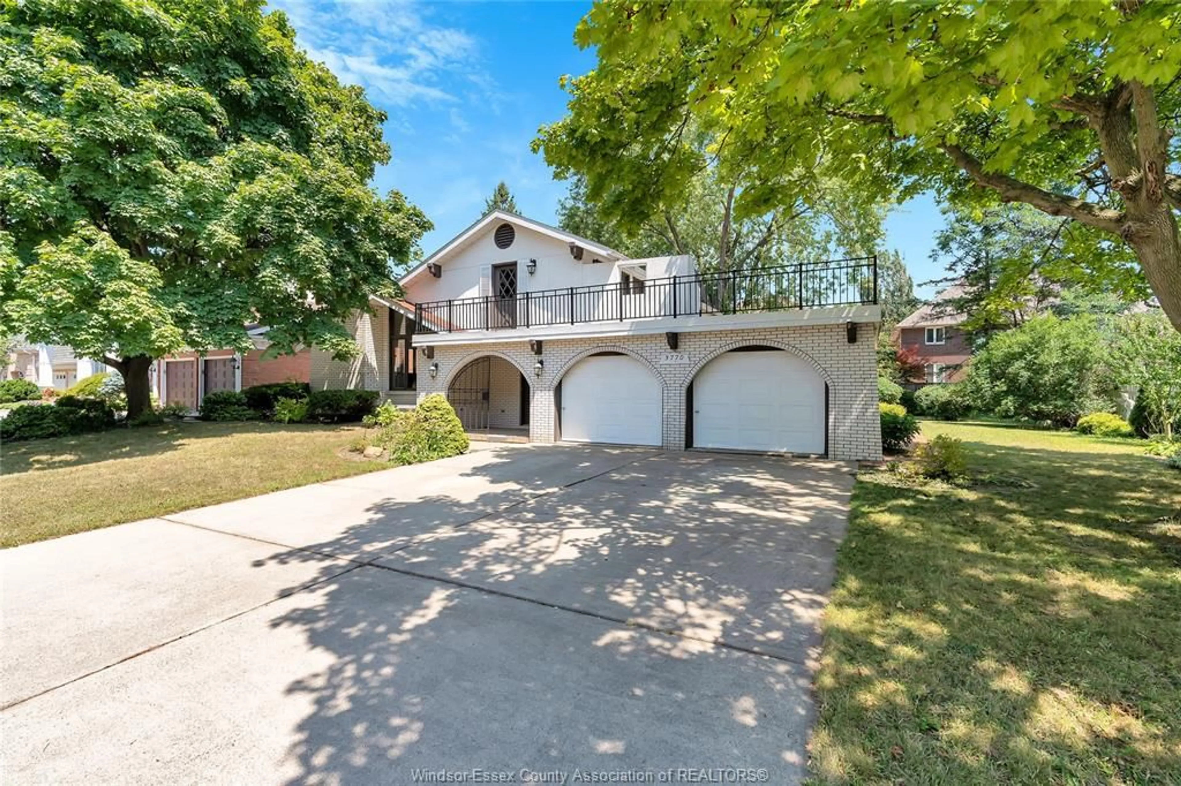Unknown for 3770 HUNTINGTON, Windsor Ontario N9E 3W8