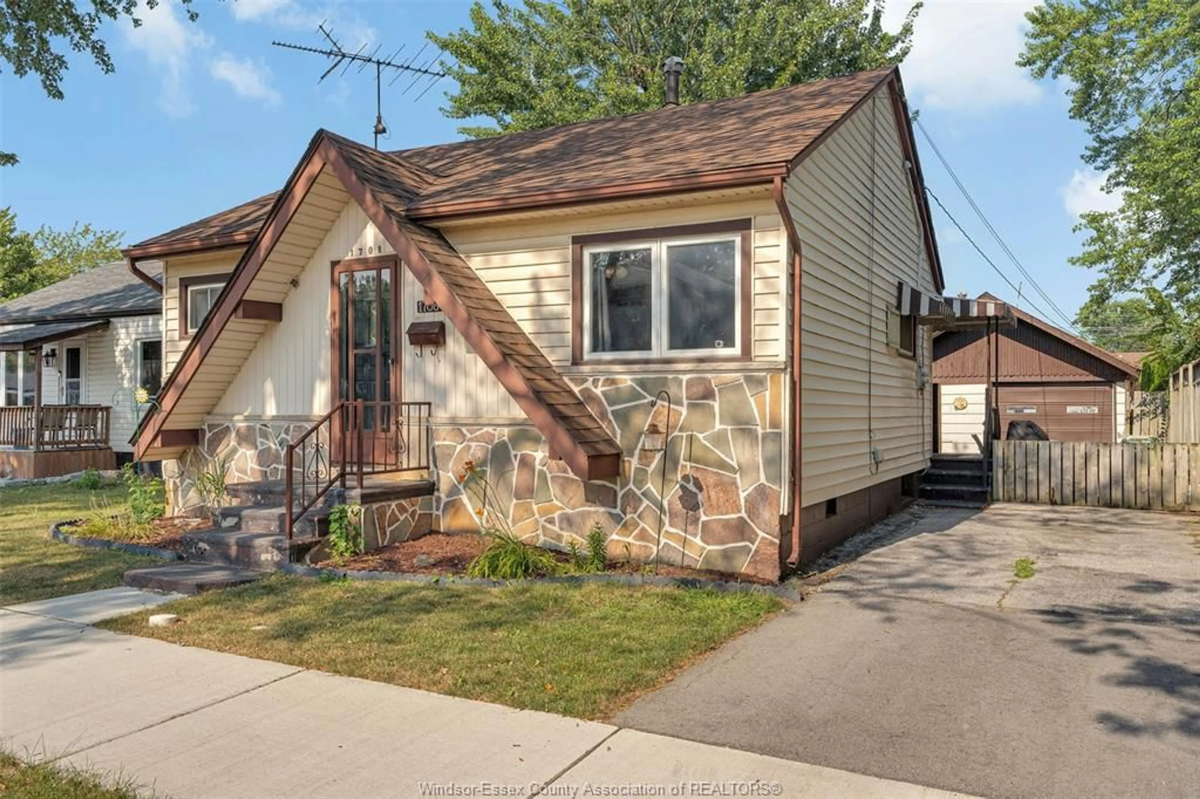Home with vinyl exterior material, street for 1708 AUBIN, Windsor Ontario N8Y 4G5