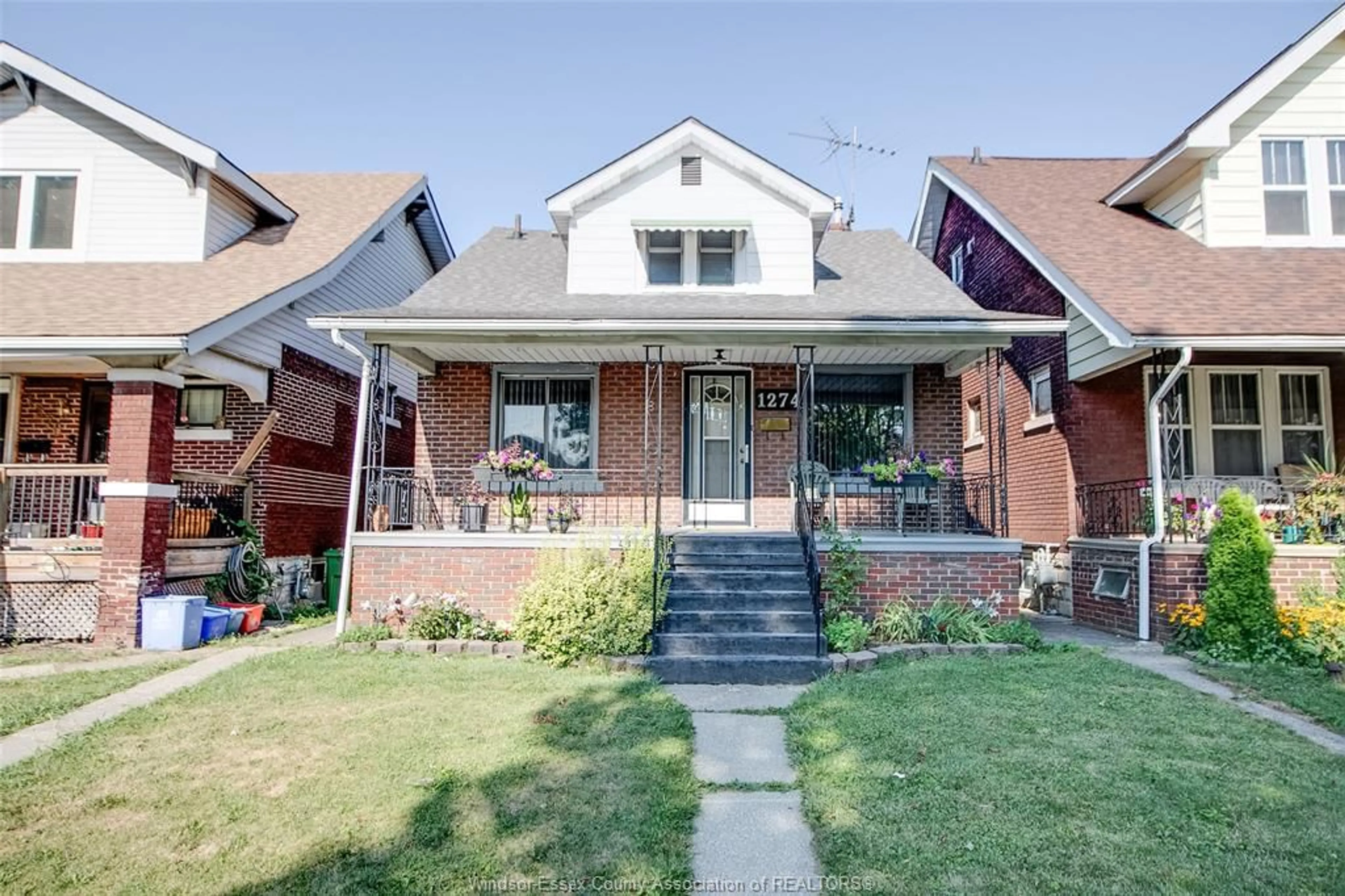 Home with brick exterior material, street for 1274 LINCOLN, Windsor Ontario N8Y 2H8