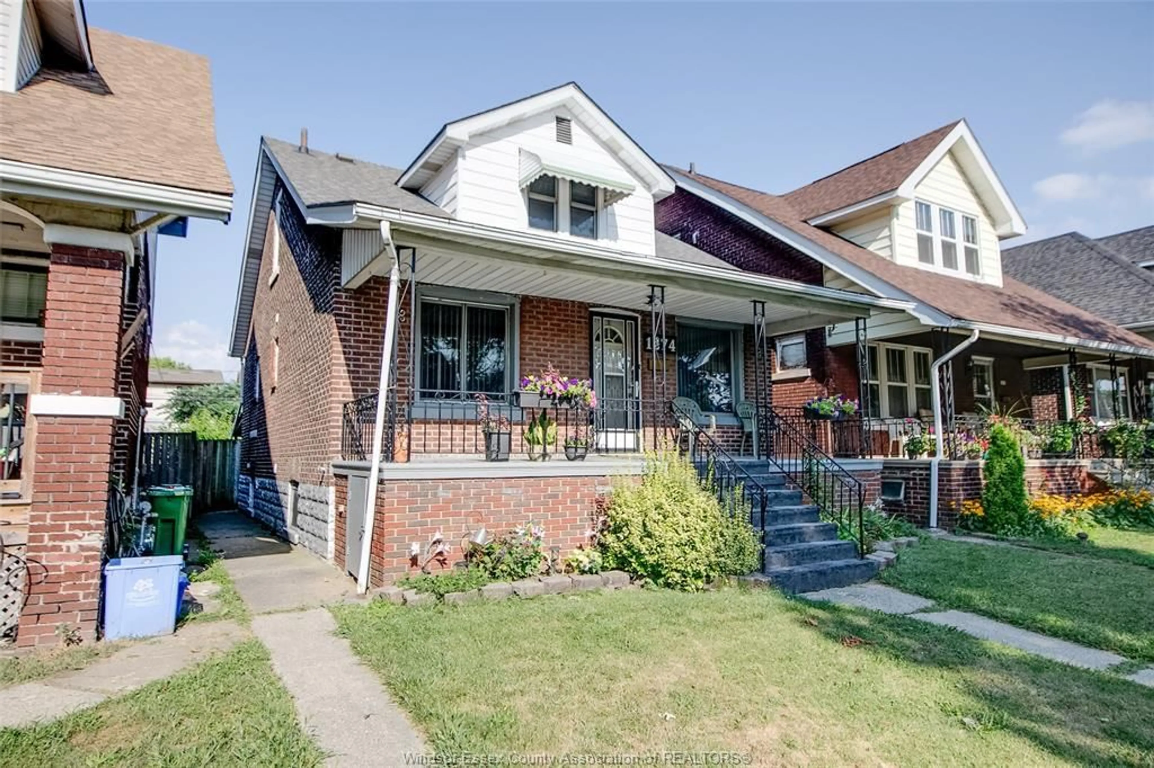 Home with brick exterior material, street for 1274 LINCOLN, Windsor Ontario N8Y 2H8