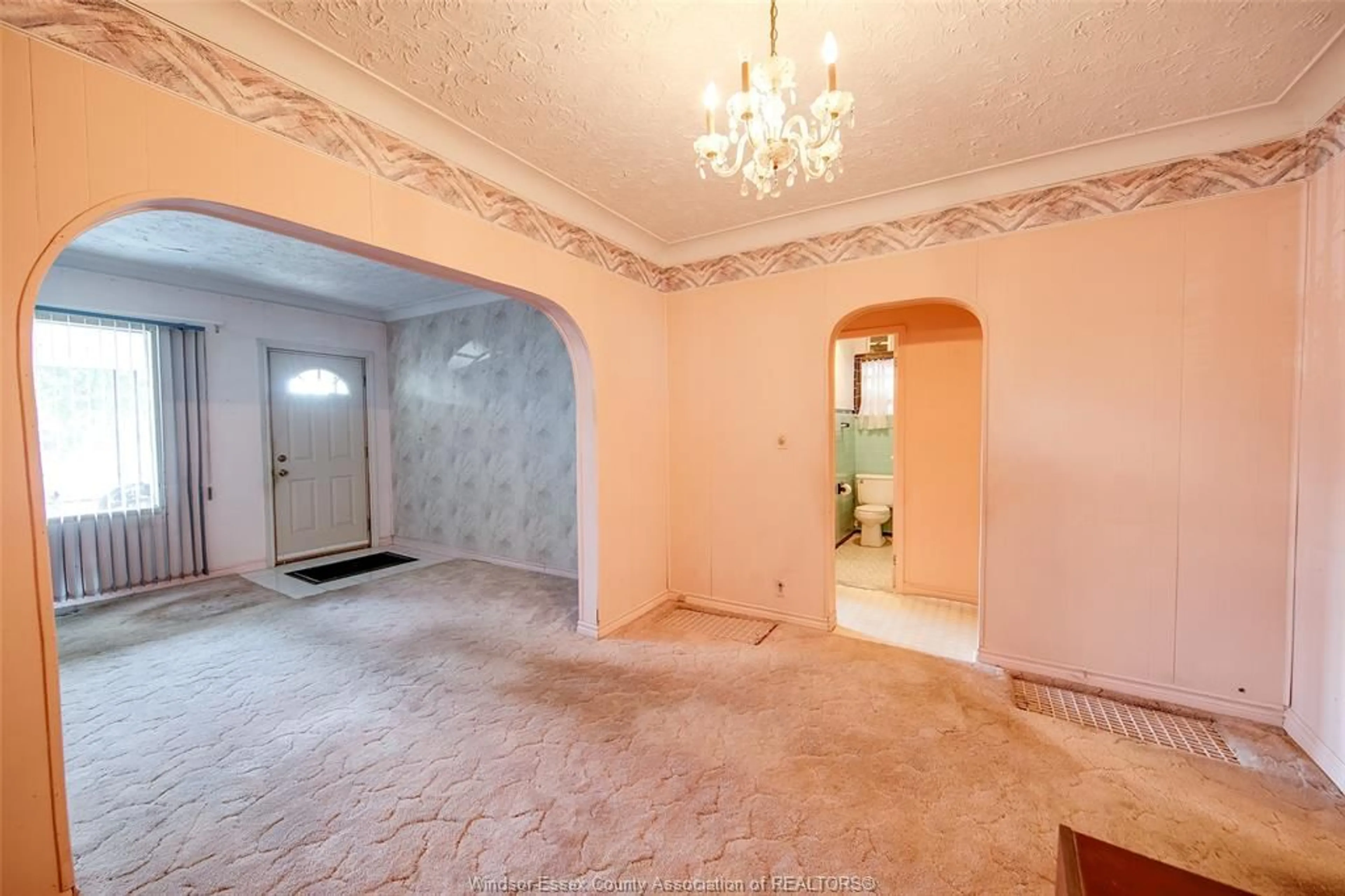 Indoor foyer for 1274 LINCOLN, Windsor Ontario N8Y 2H8