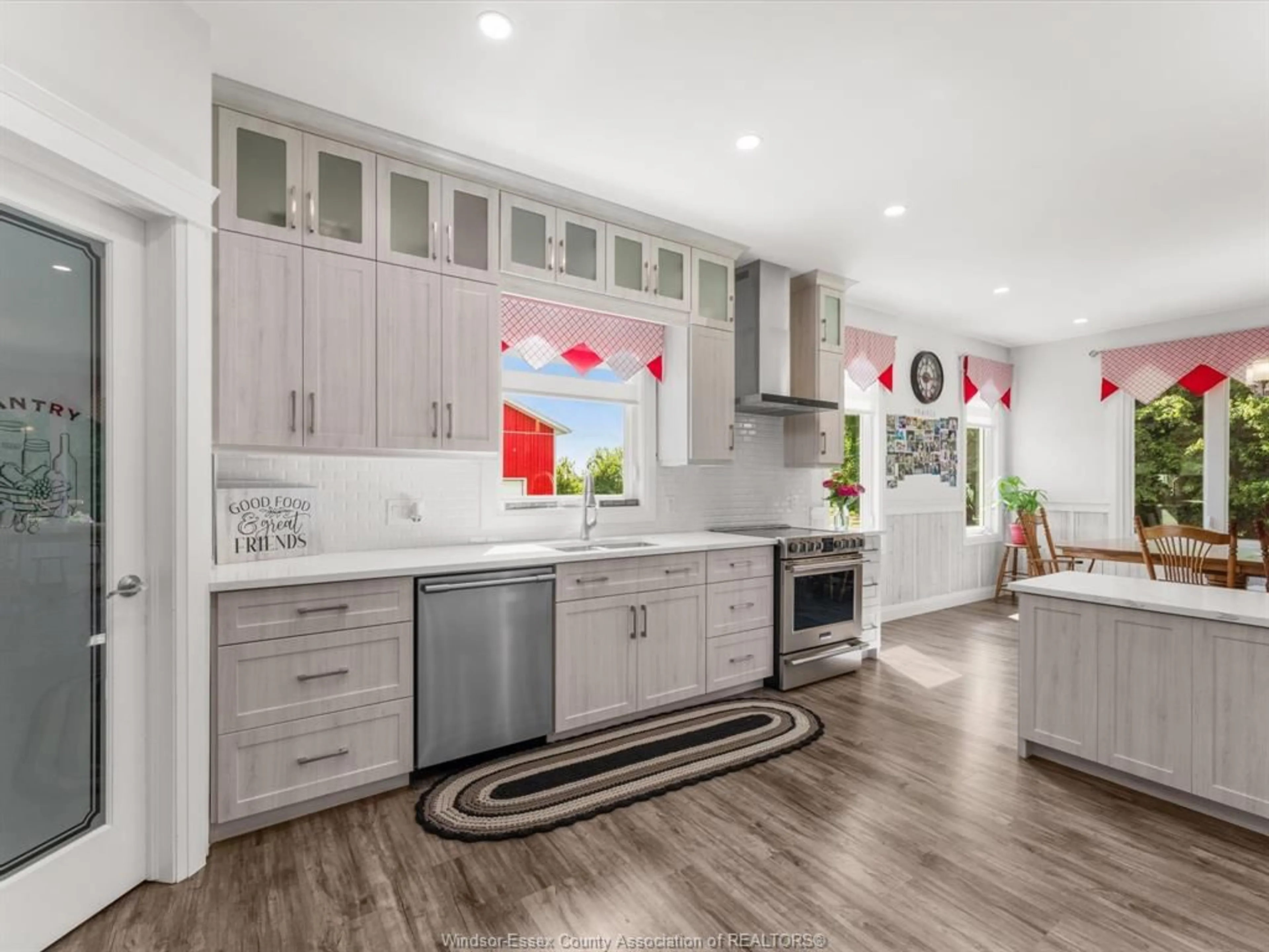 Contemporary kitchen, unknown for 1808 MERSEA RD 10, Leamington Ontario N0P 2J0