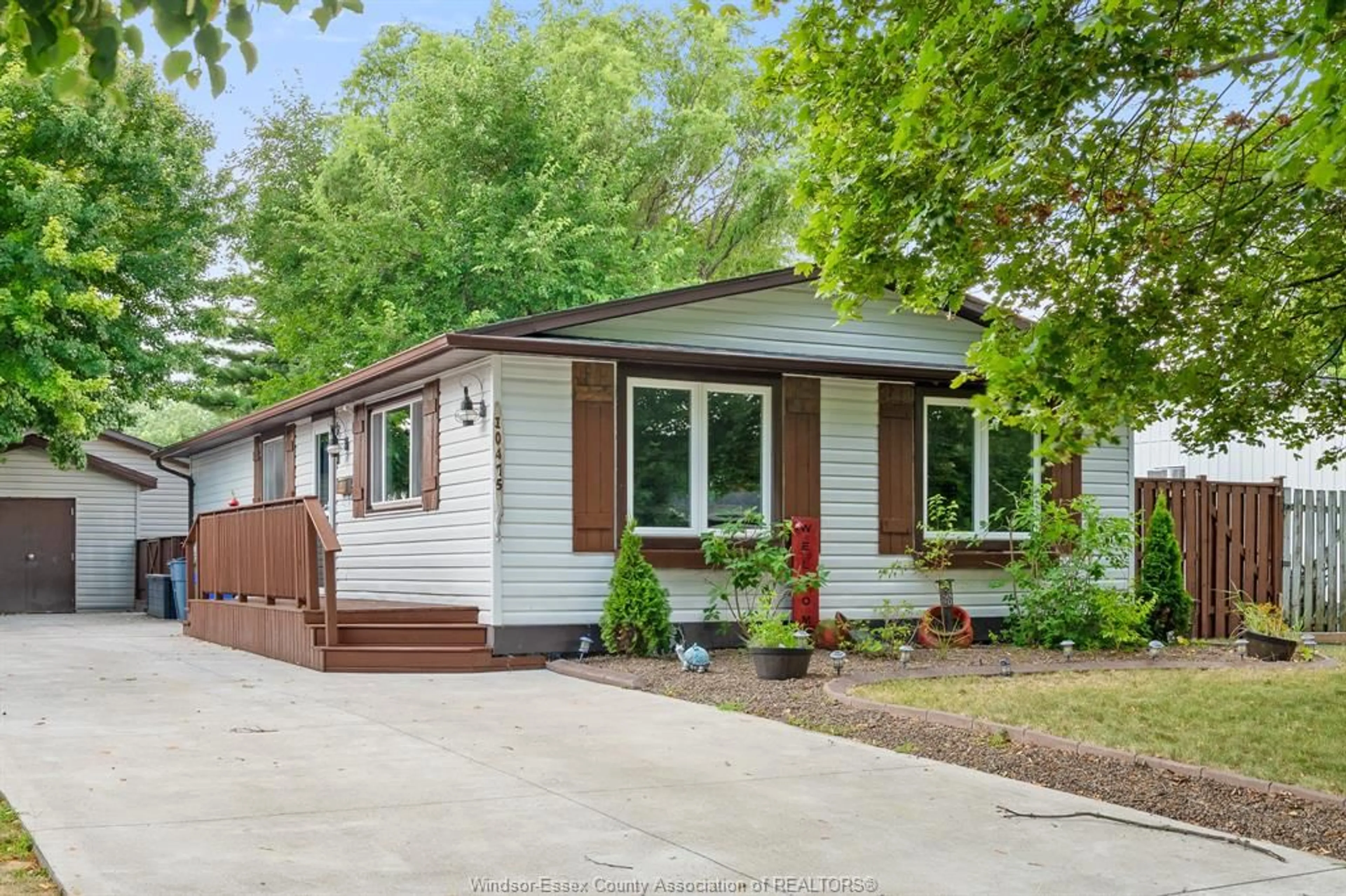 Home with vinyl exterior material, street for 10475 CALEDON Crt, Windsor Ontario N8R 1C7