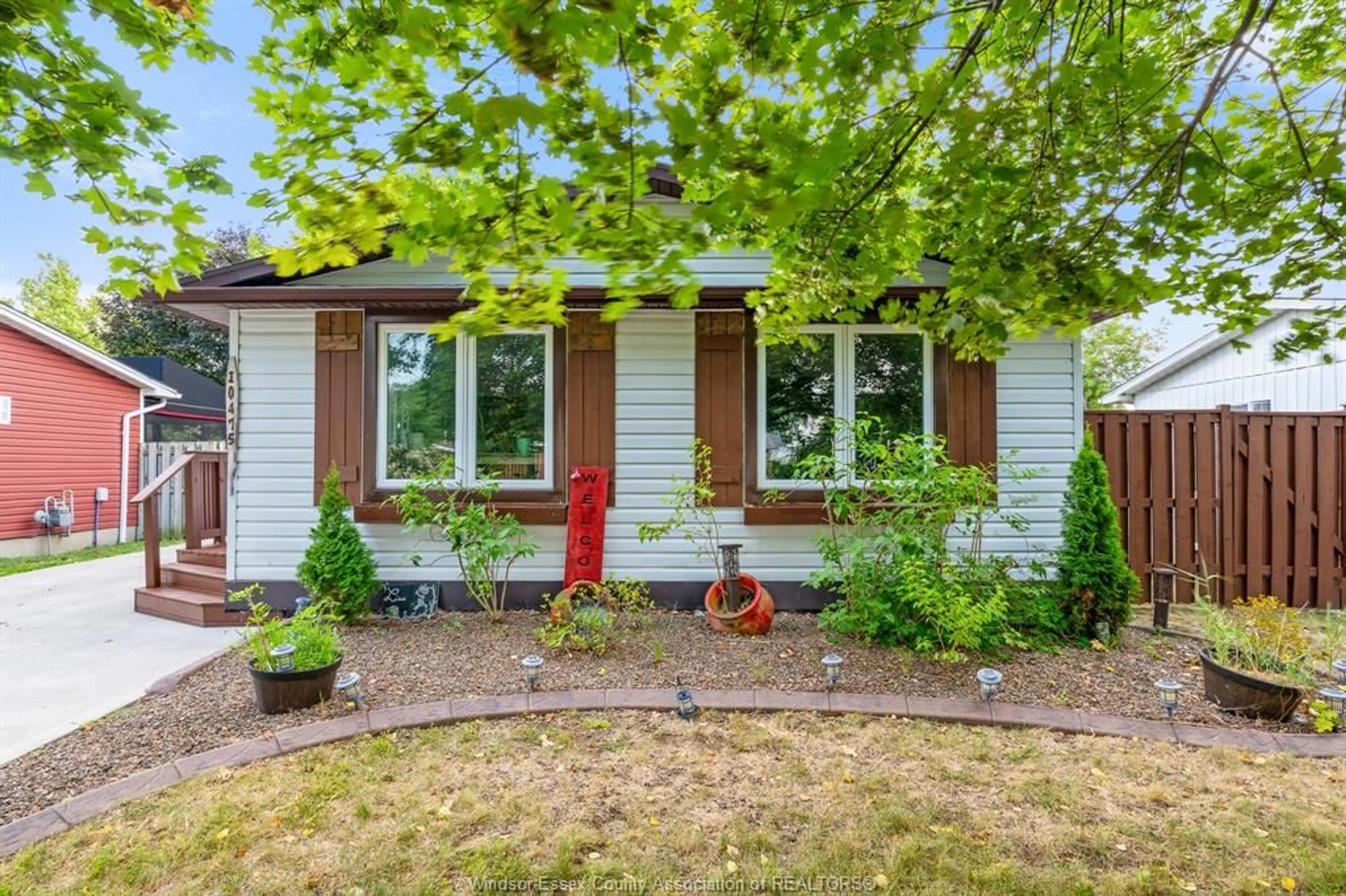Home with vinyl exterior material, street for 10475 CALEDON Crt, Windsor Ontario N8R 1C7