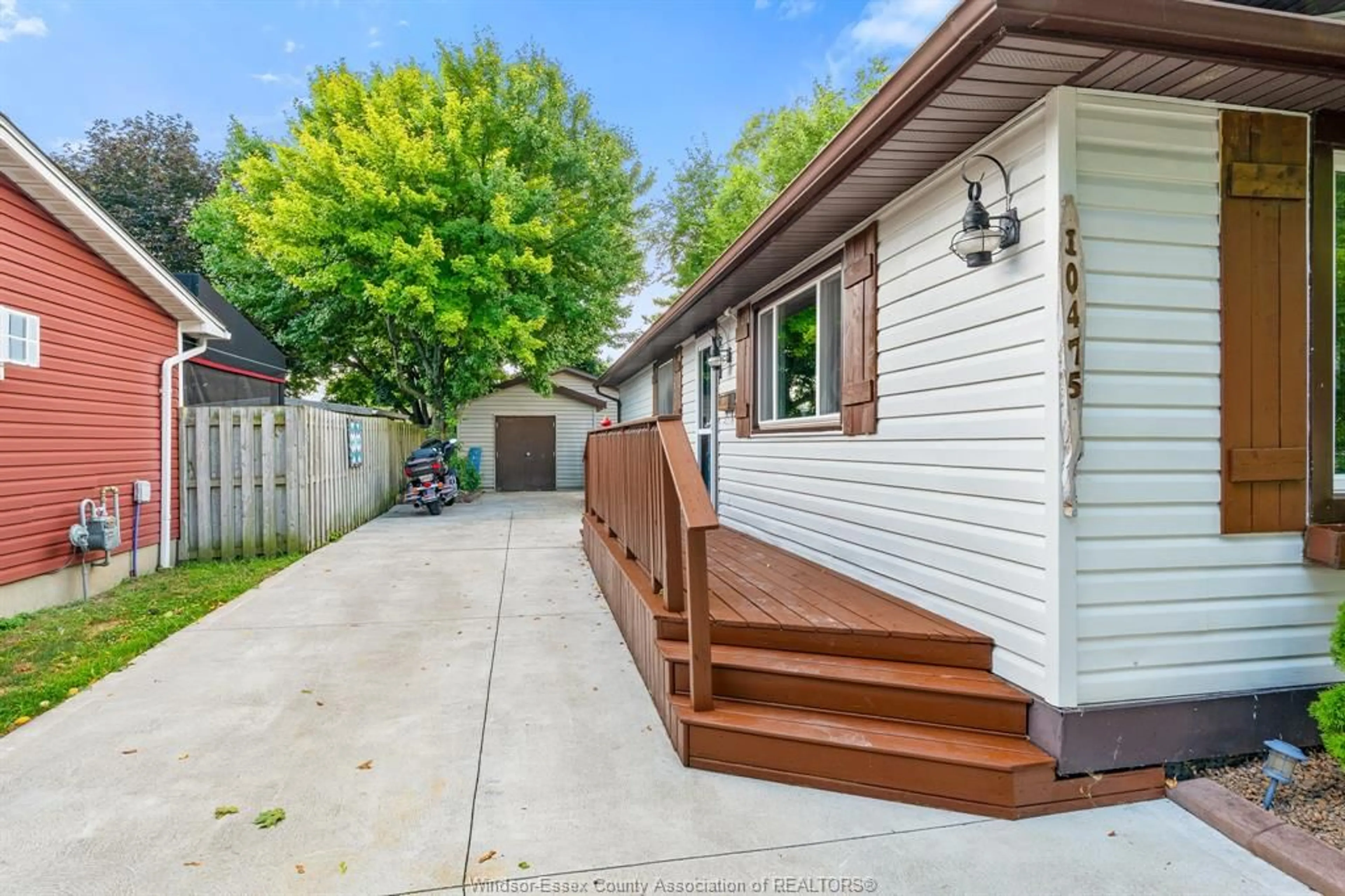 Unknown for 10475 CALEDON Crt, Windsor Ontario N8R 1C7
