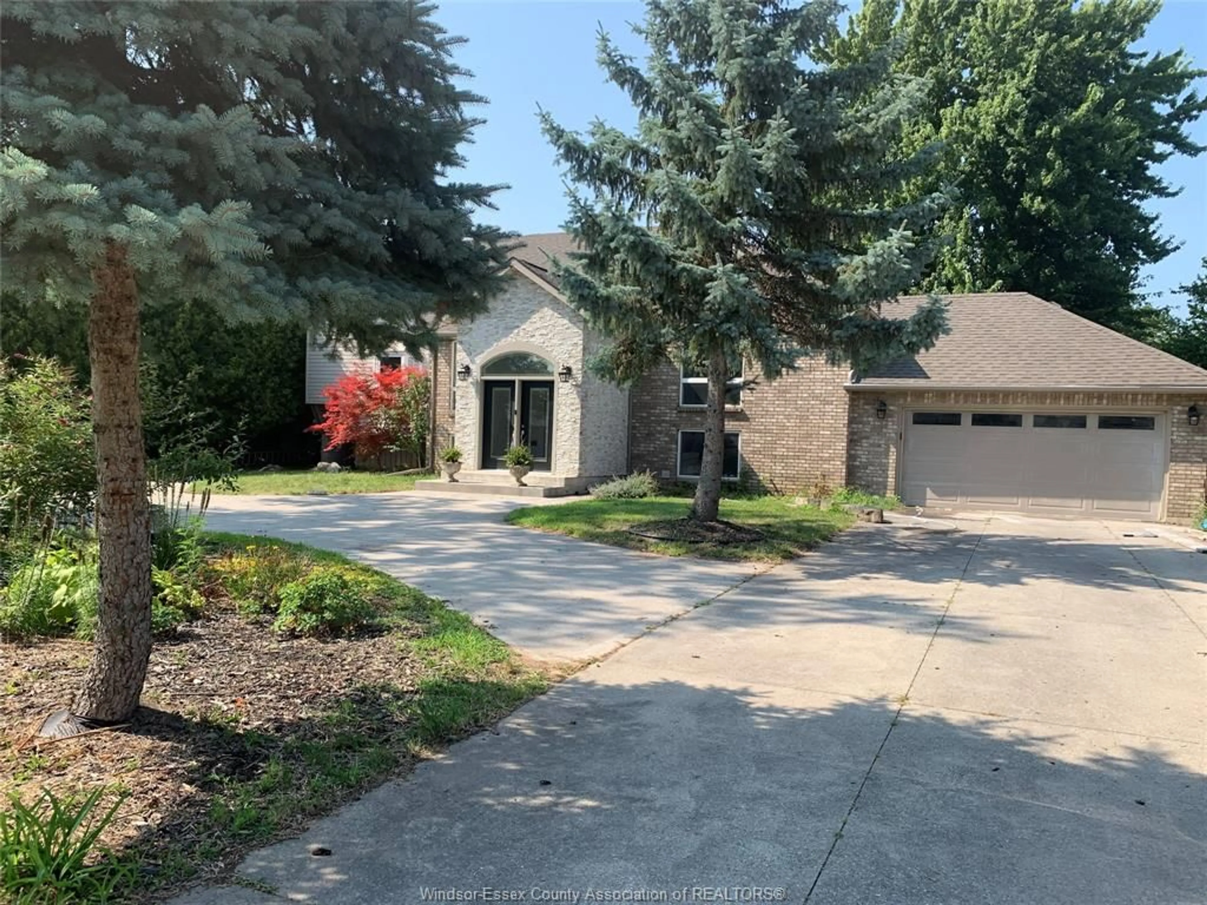 A pic from outside/outdoor area/front of a property/back of a property/a pic from drone, street for 12042 MAISONNEUVE, Tecumseh Ontario N8N 4Z1