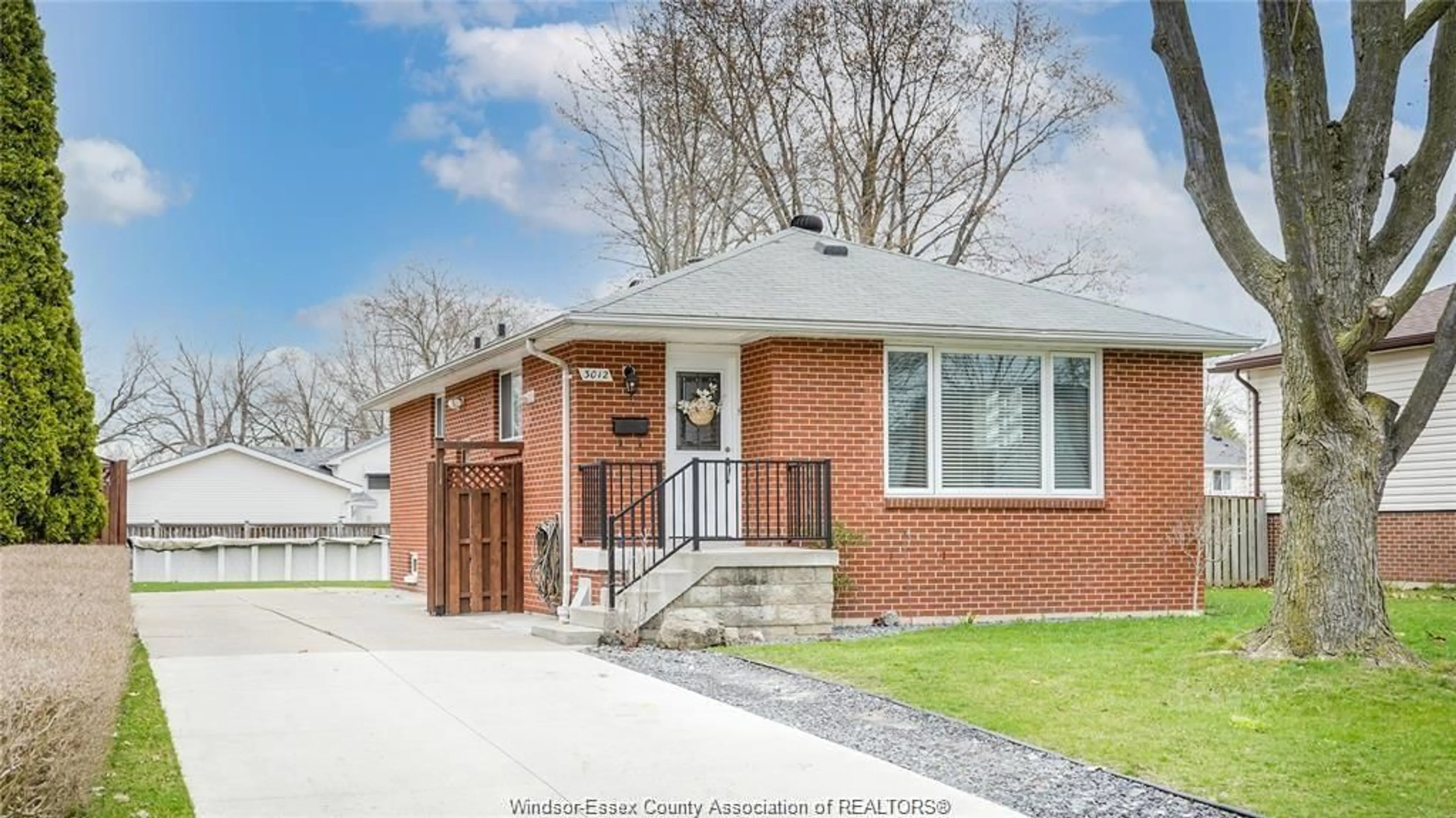 Home with brick exterior material, street for 3012 GRANDVIEW St, Windsor Ontario N8T 2L9