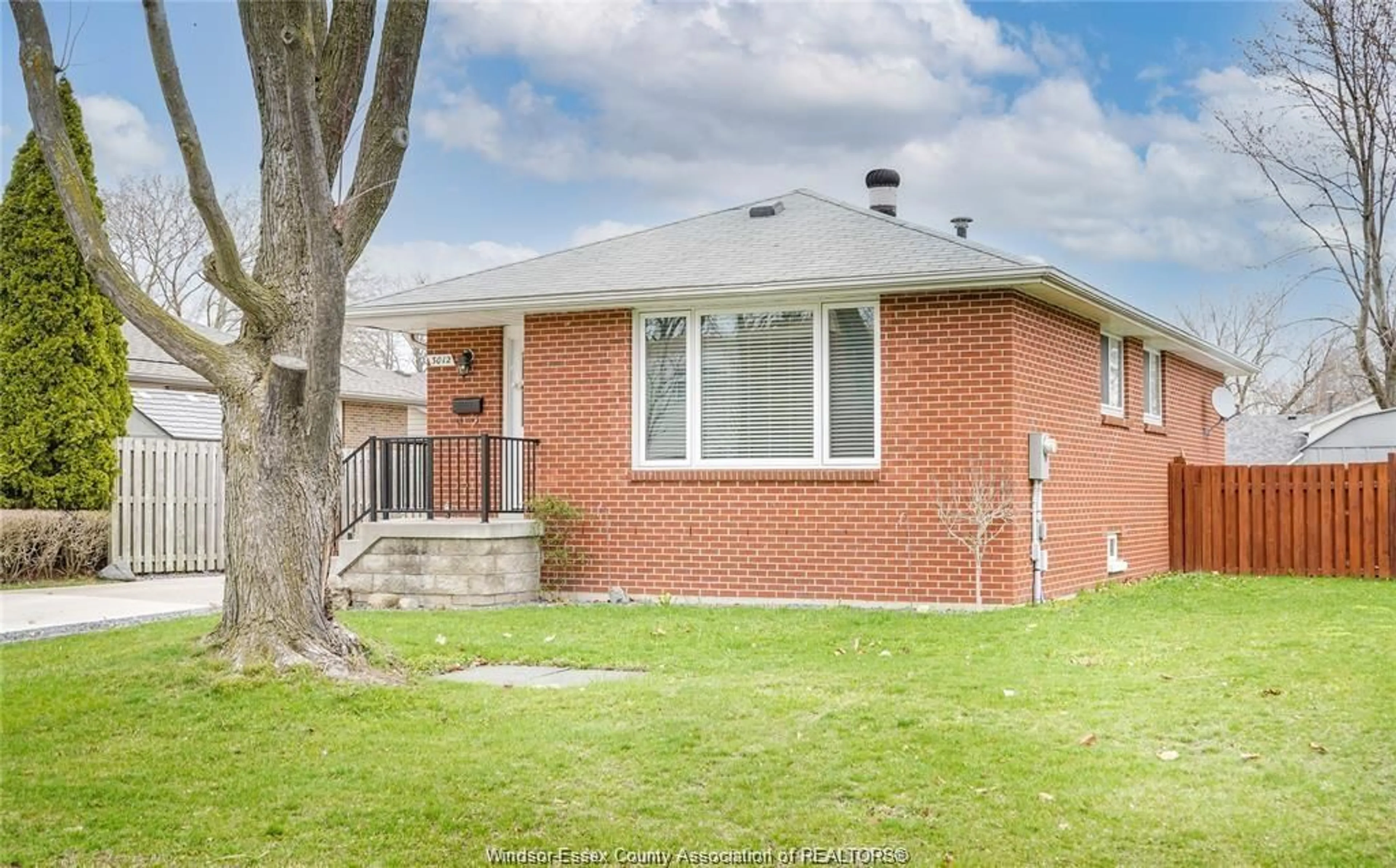 Home with brick exterior material, street for 3012 GRANDVIEW St, Windsor Ontario N8T 2L9