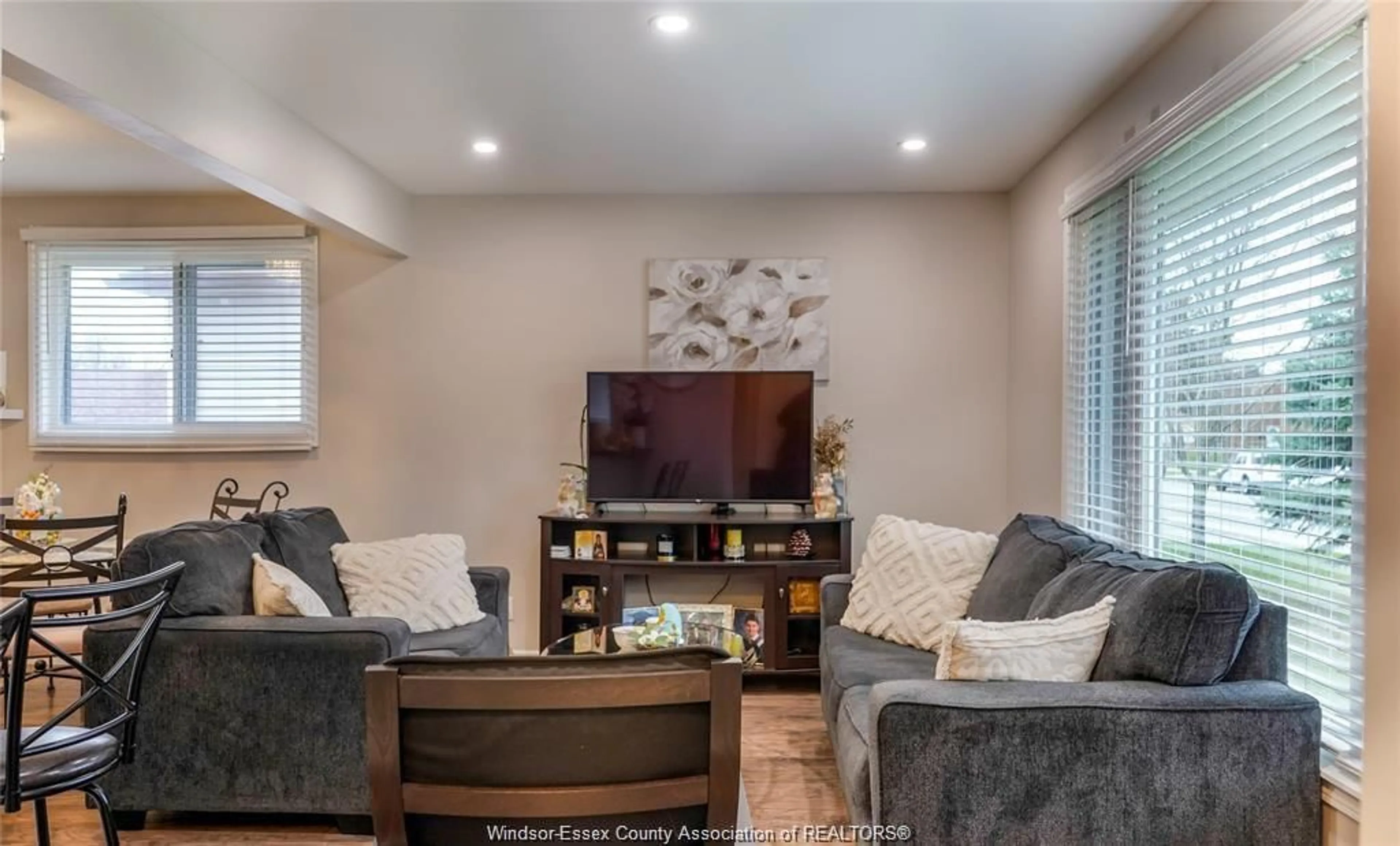 Living room with furniture, unknown for 3012 GRANDVIEW St, Windsor Ontario N8T 2L9