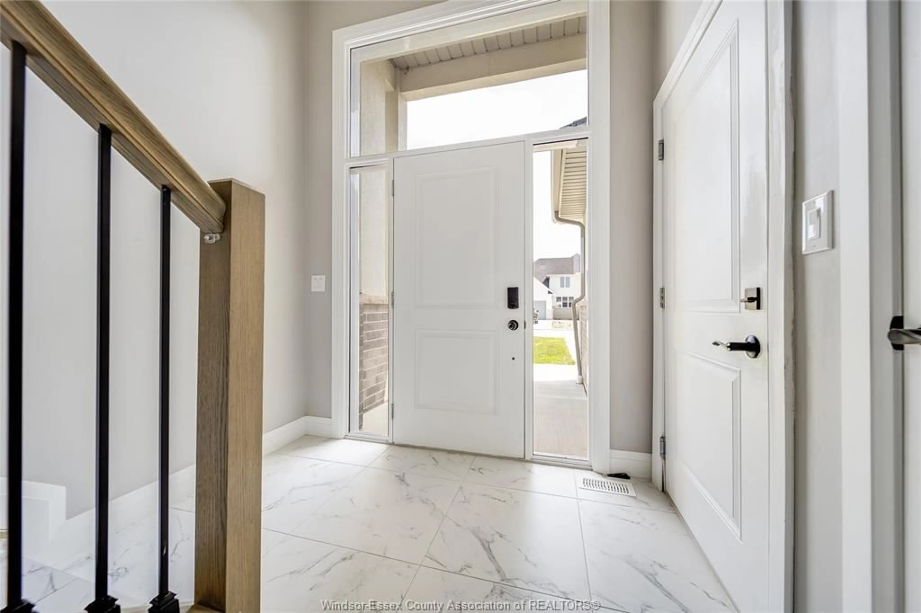 Indoor entryway for 4403 BELMONT, Lakeshore Ontario N0P 1J0