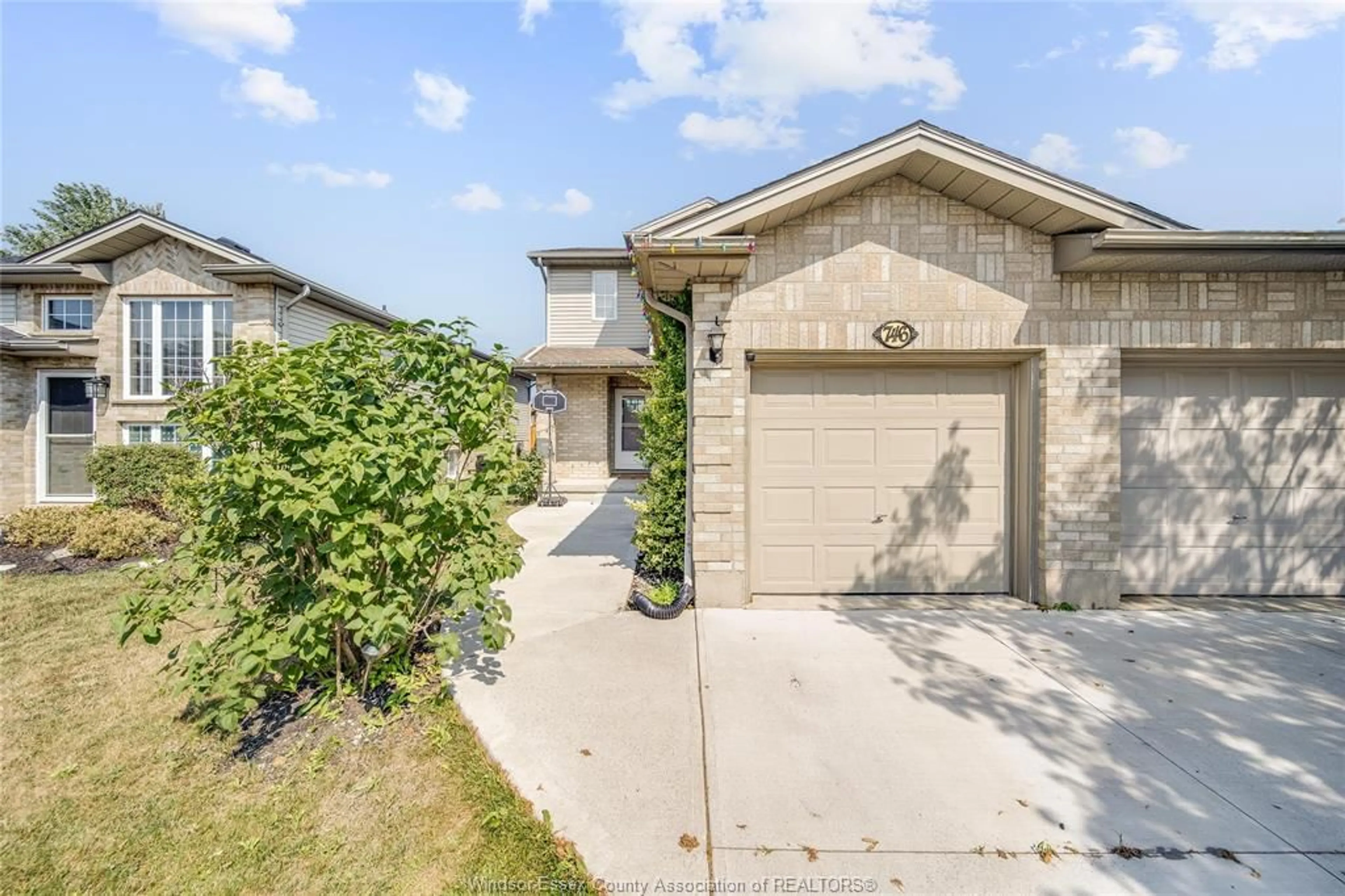 A pic from outside/outdoor area/front of a property/back of a property/a pic from drone, street for 746 MICHAEL Dr, Tecumseh Ontario N8N 5A3