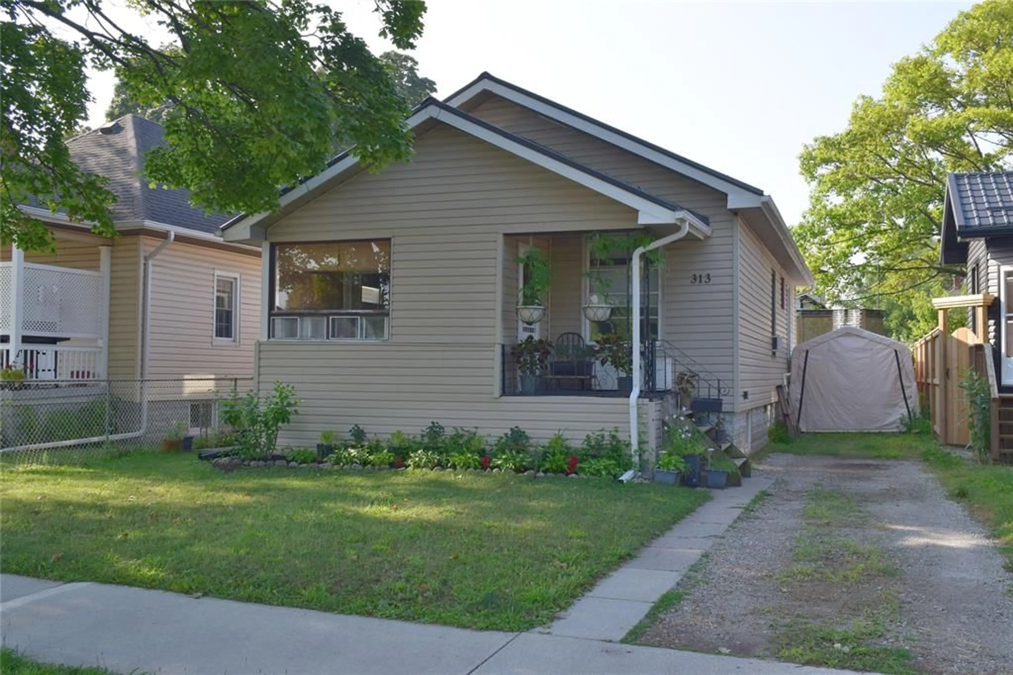 Home with vinyl exterior material, street for 313 TALFOURD St, Sarnia Ontario N7T 1P4
