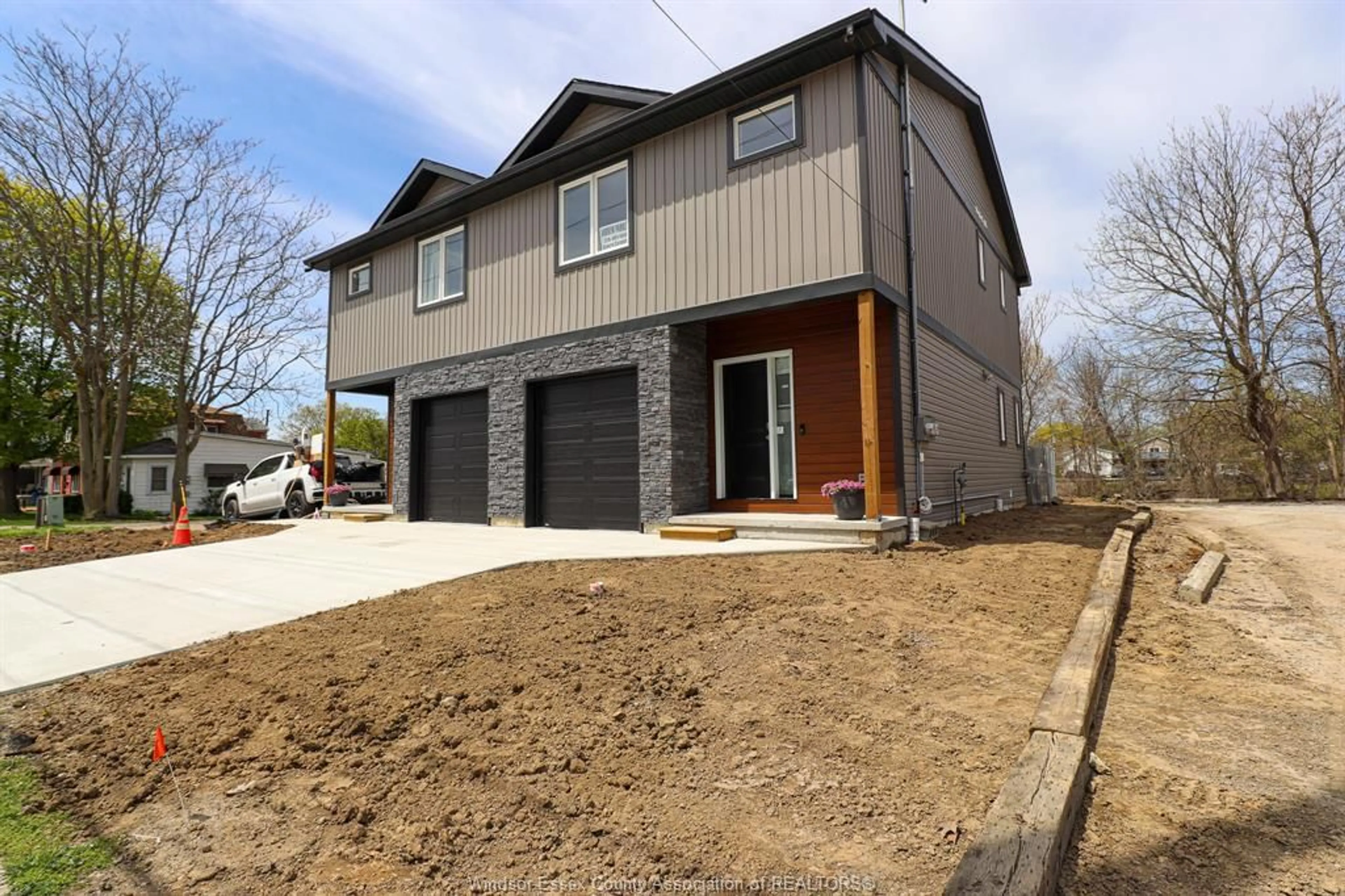 Home with brick exterior material, street for 109 KING St, Chatham Ontario N7M 6H5