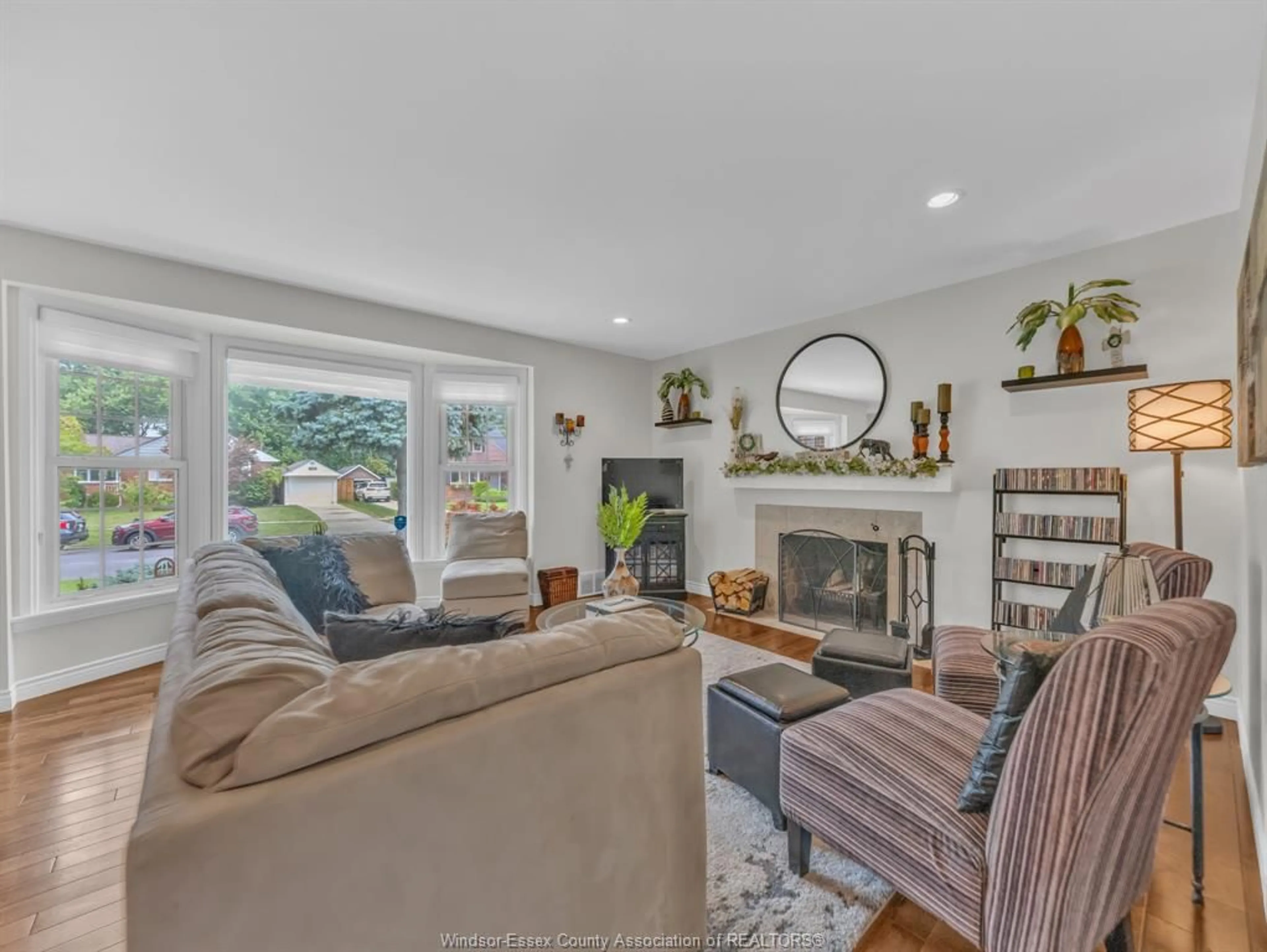Living room with furniture, unknown for 4345 PLEASANT Pl, Windsor Ontario N8Y 2E9