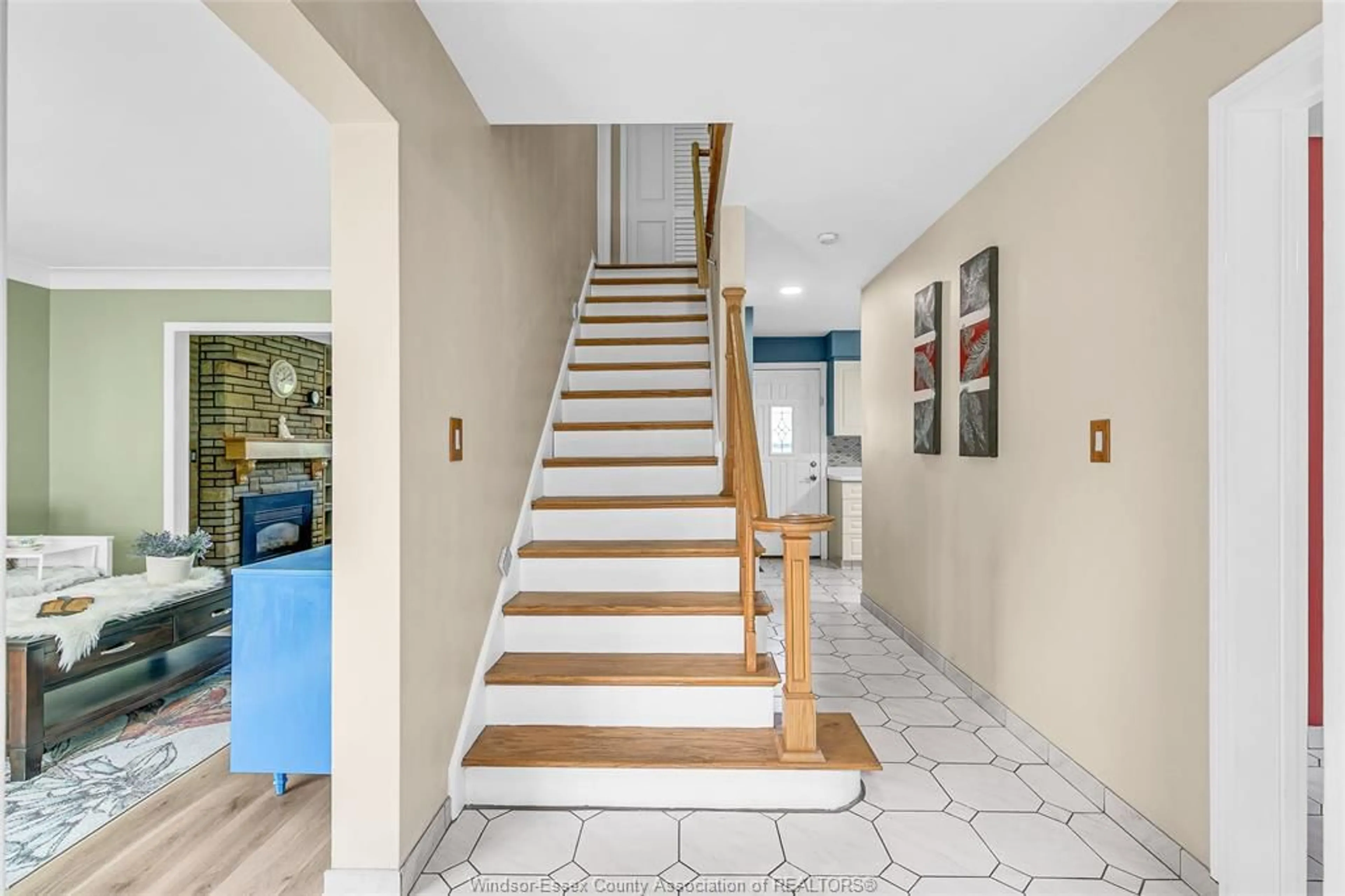 Unknown for 2418 MARK Ave, Windsor Ontario N9E 2W3