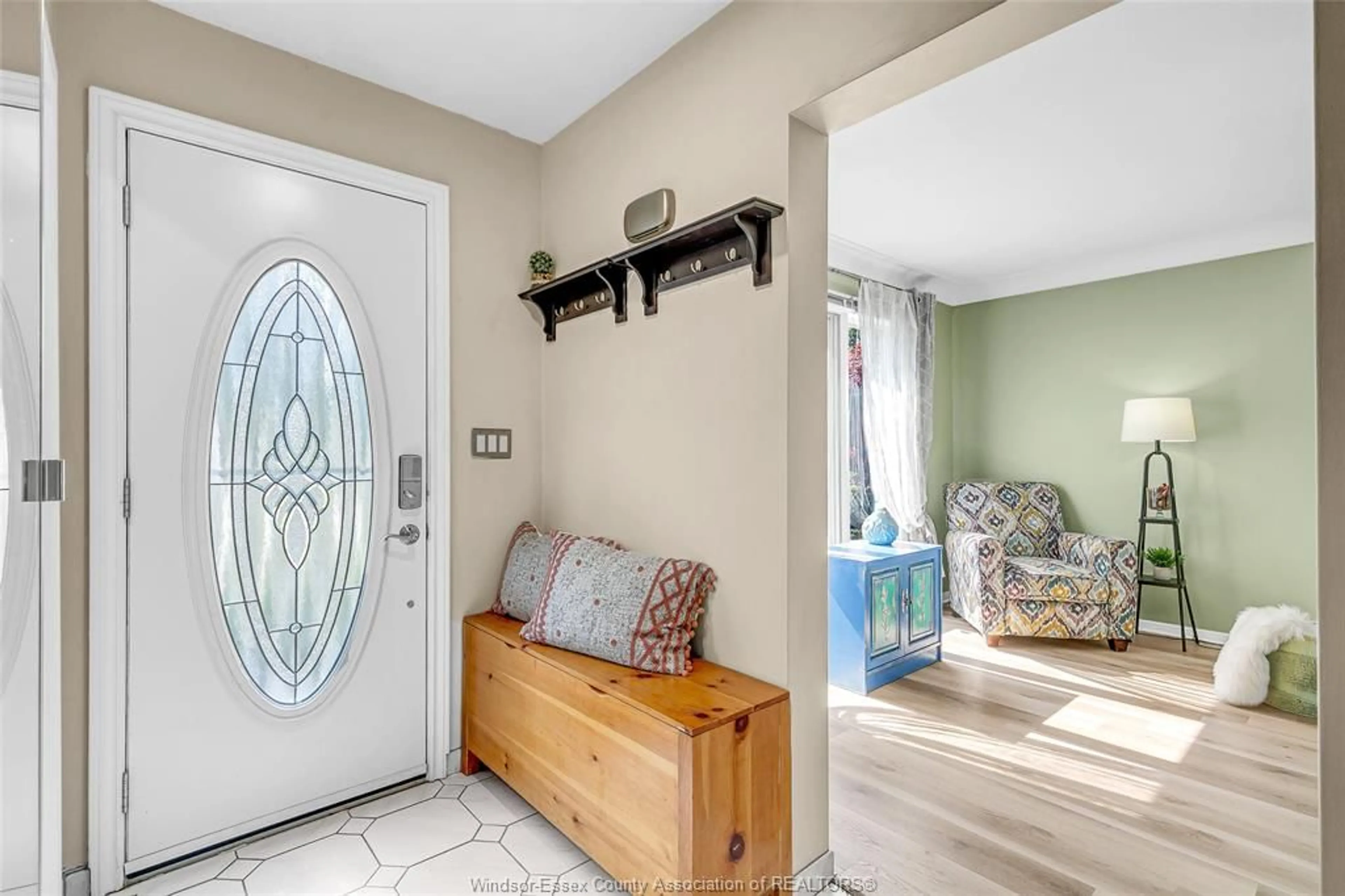Indoor entryway for 2418 MARK Ave, Windsor Ontario N9E 2W3