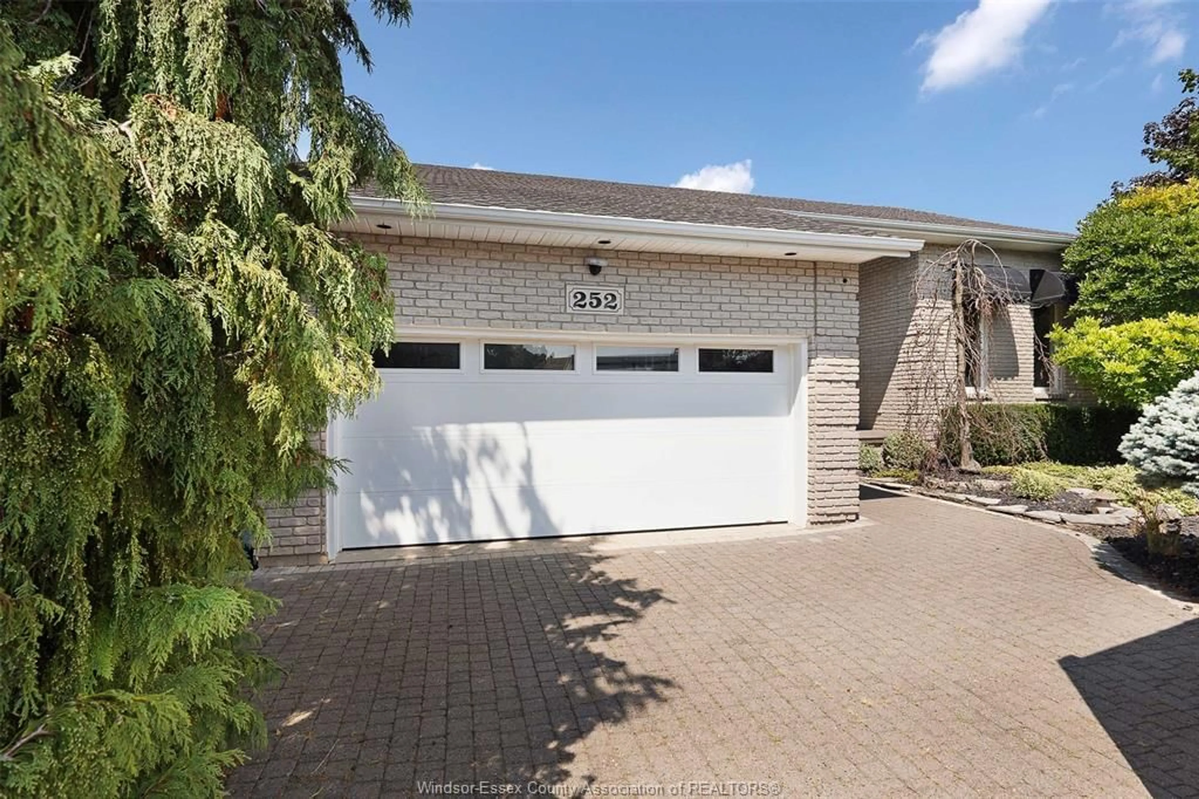 Indoor garage for 252 TURNER, Amherstburg Ontario N9V 3T3
