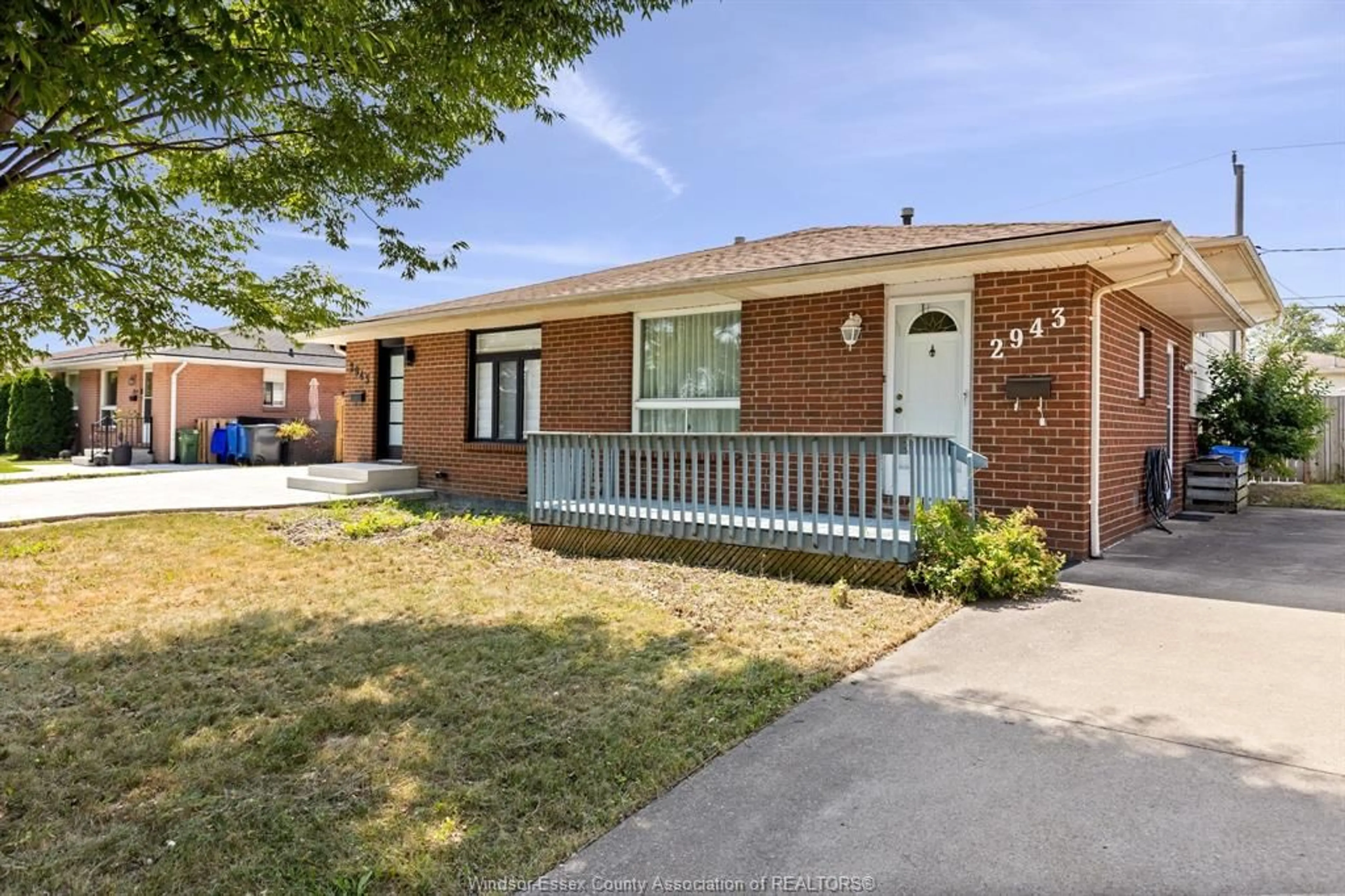 Home with brick exterior material, street for 2943 JEFFERSON, Windsor Ontario N8T 3J1