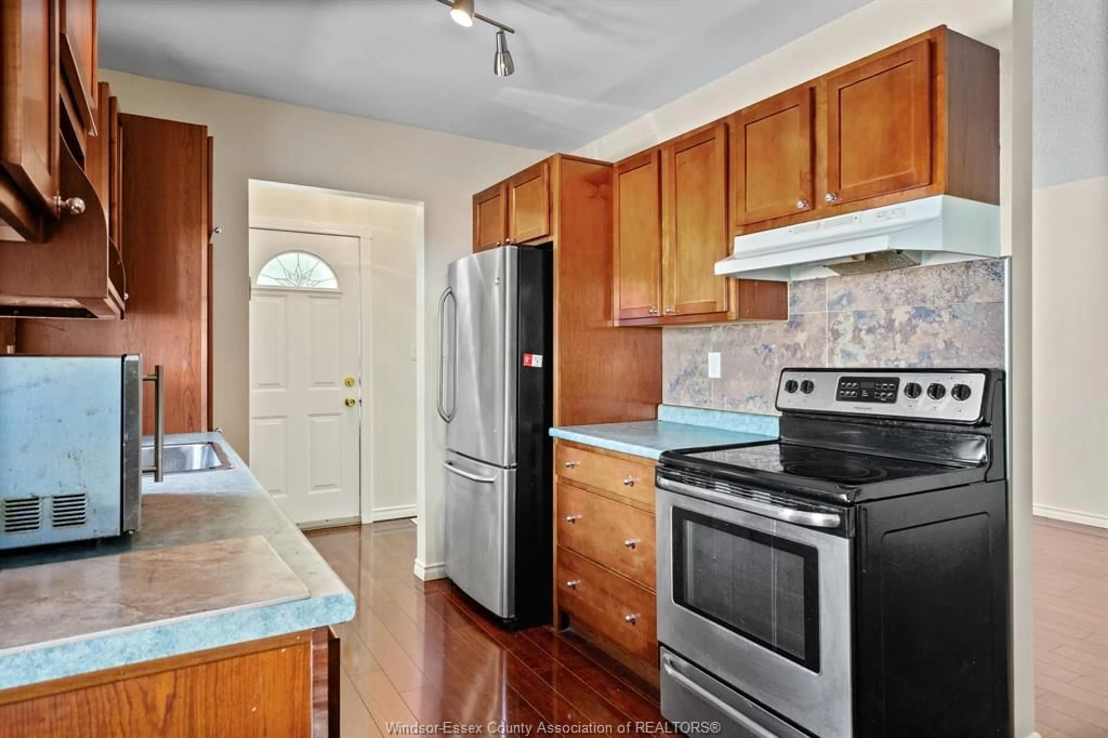Standard kitchen, ceramic/tile floor for 2943 JEFFERSON, Windsor Ontario N8T 3J1