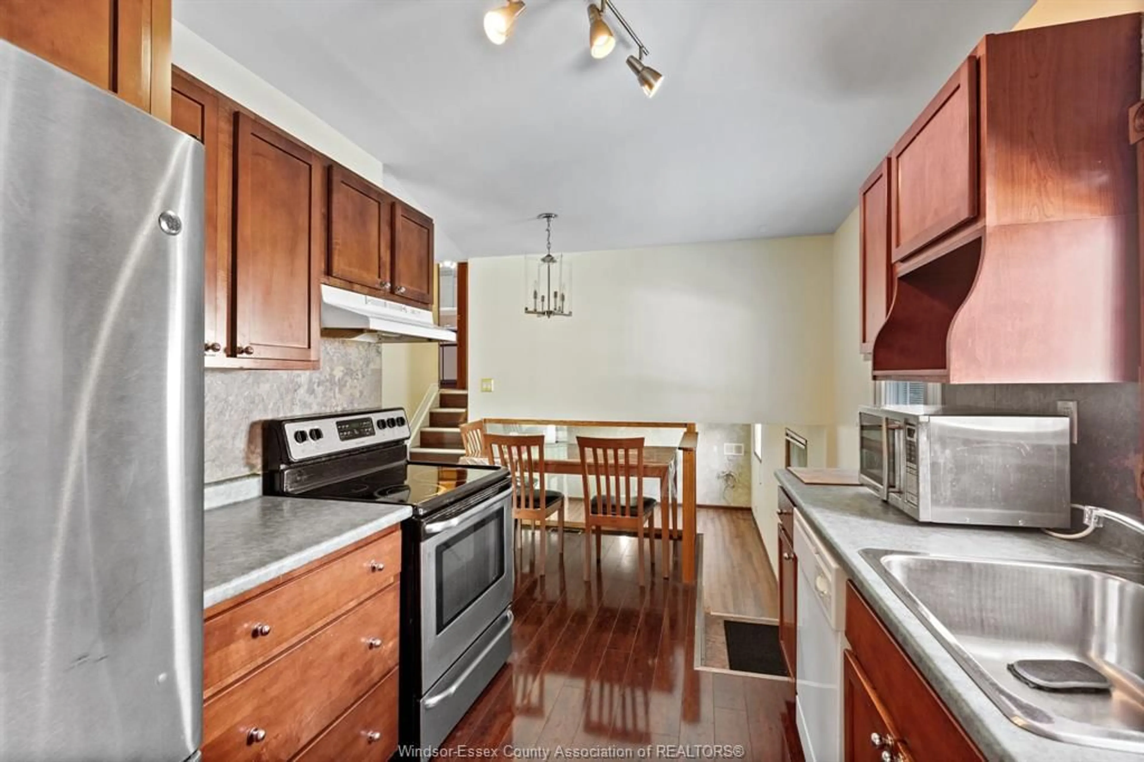 Standard kitchen, unknown for 2943 JEFFERSON, Windsor Ontario N8T 3J1