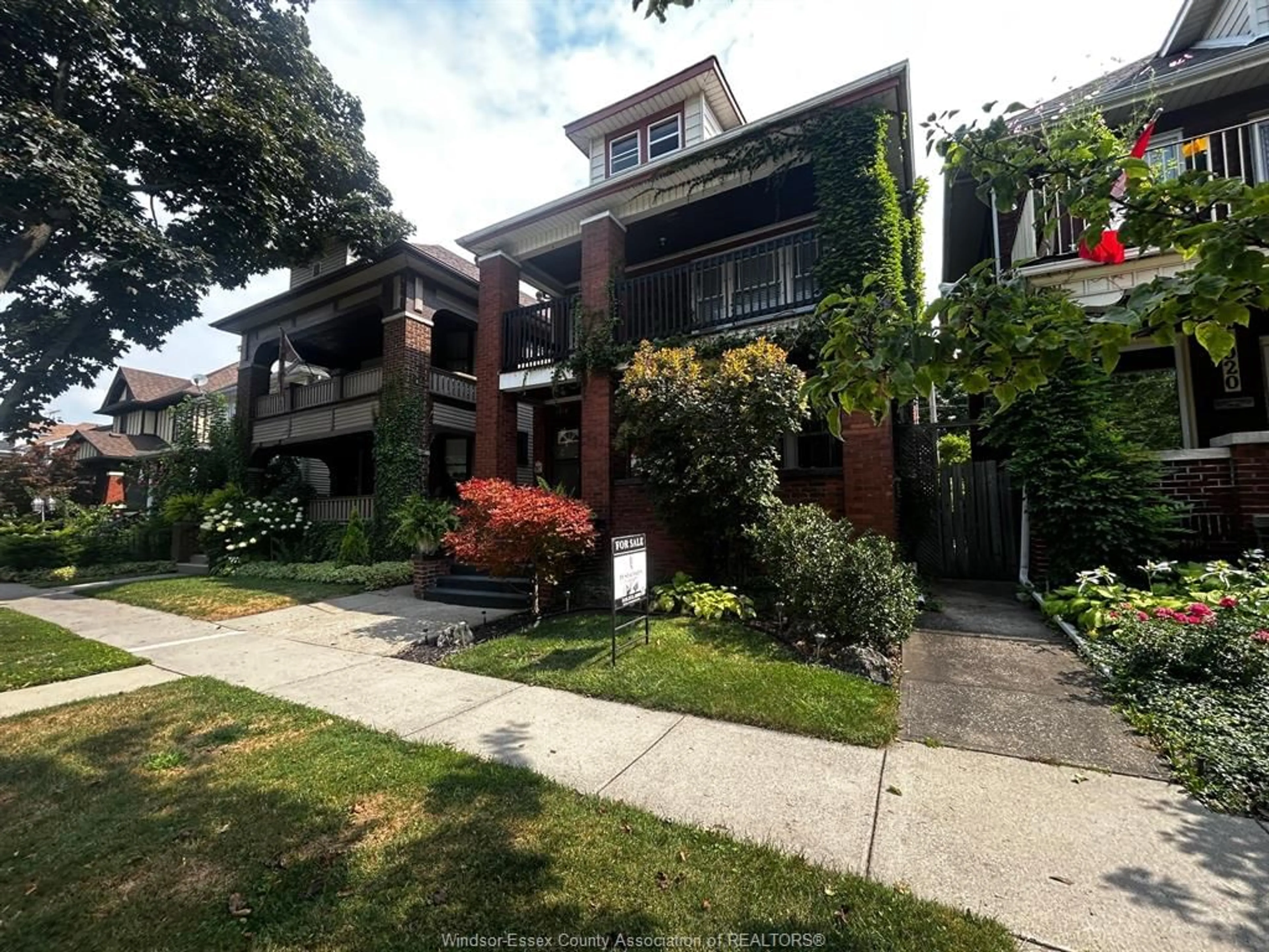 A pic from outside/outdoor area/front of a property/back of a property/a pic from drone, street for 1012-1014 Windermere Rd, Windsor Ontario N8Y 3E4