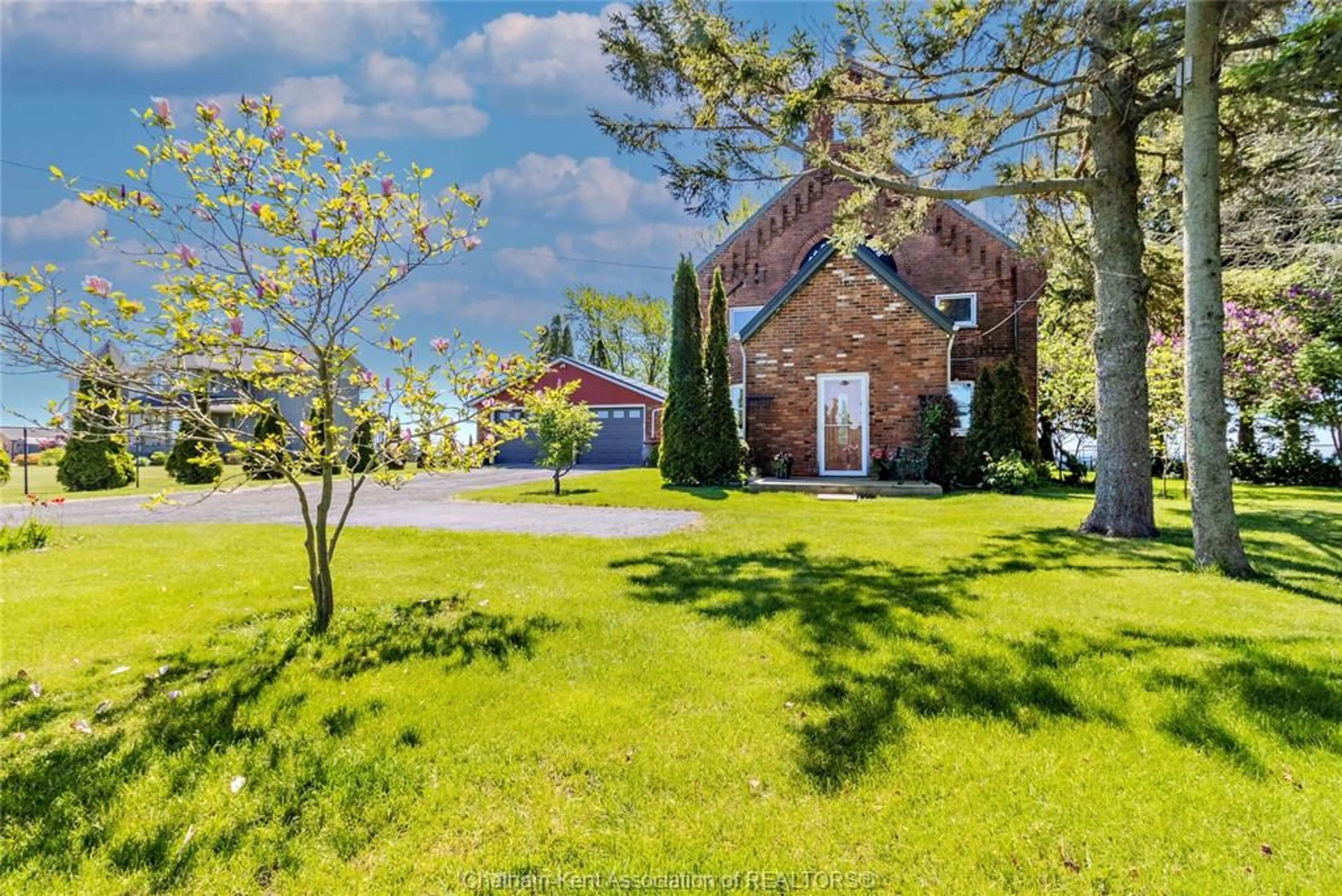 A pic from outside/outdoor area/front of a property/back of a property/a pic from drone, street for 6630 TALBOT Trail, Merlin Ontario N0P 1W0