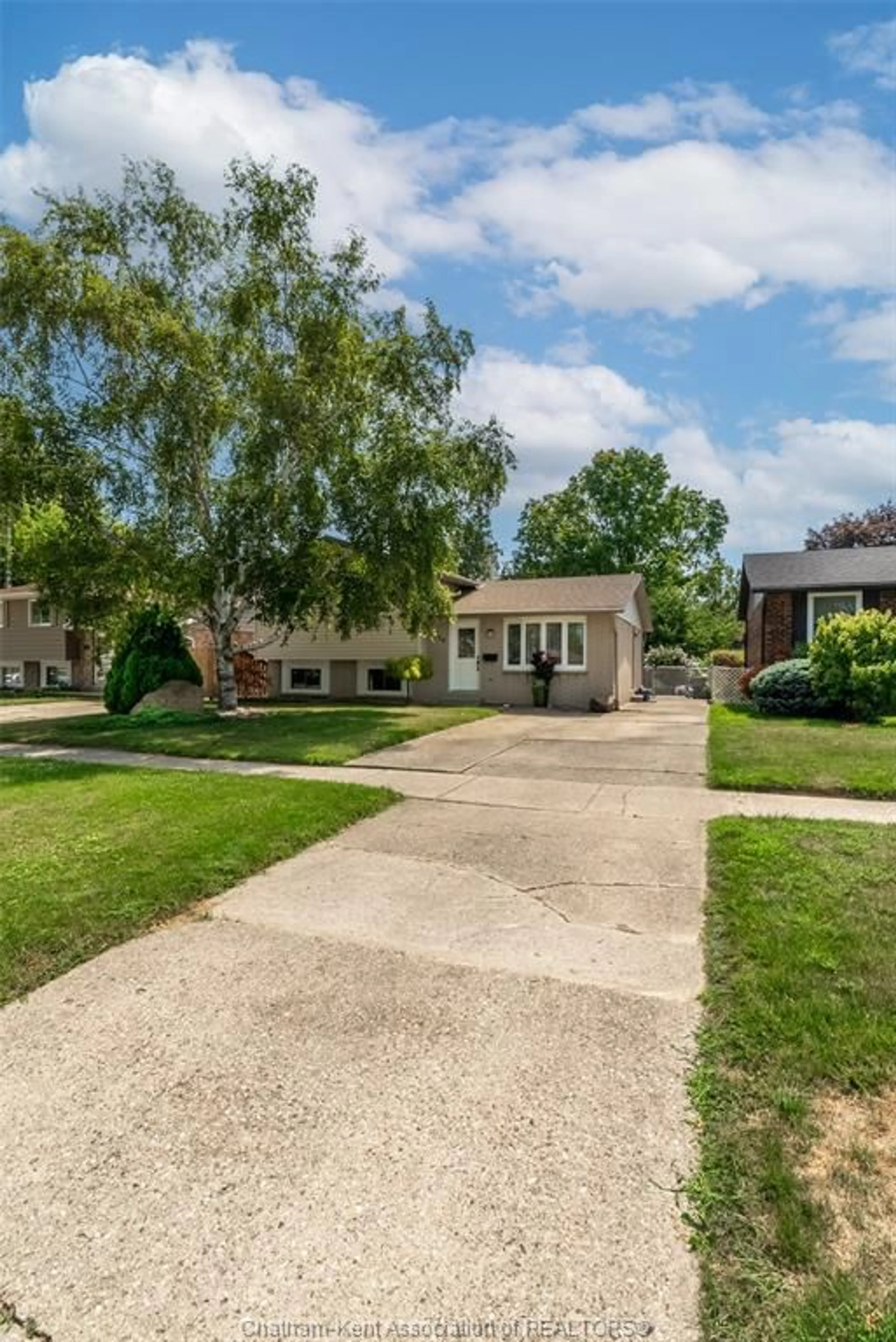 Home with vinyl exterior material, street for 414 McNaughton Ave, Chatham Ontario N7L 2G9