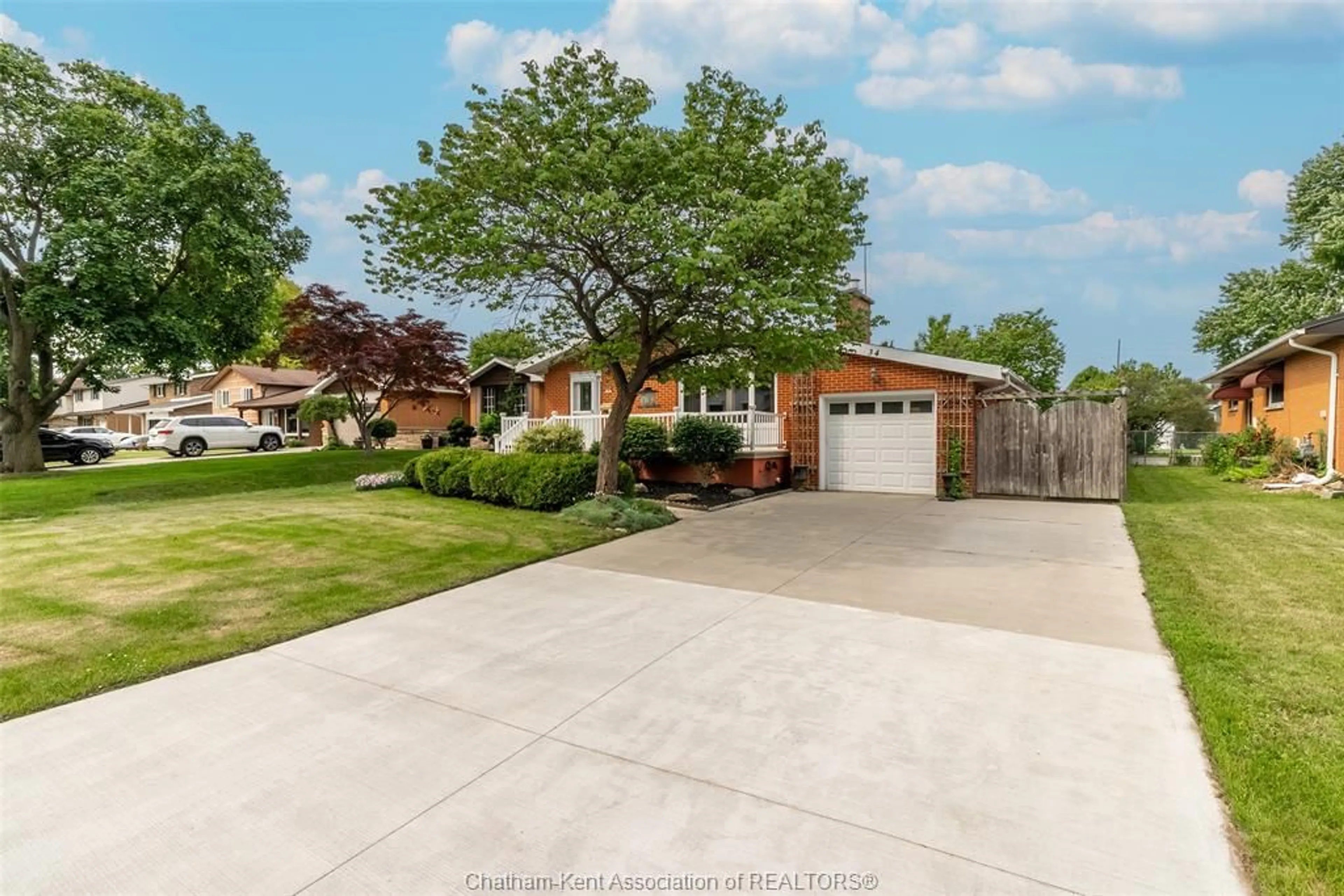A pic from outside/outdoor area/front of a property/back of a property/a pic from drone, street for 34 Wyandott St, Chatham Ontario N7M 2T5