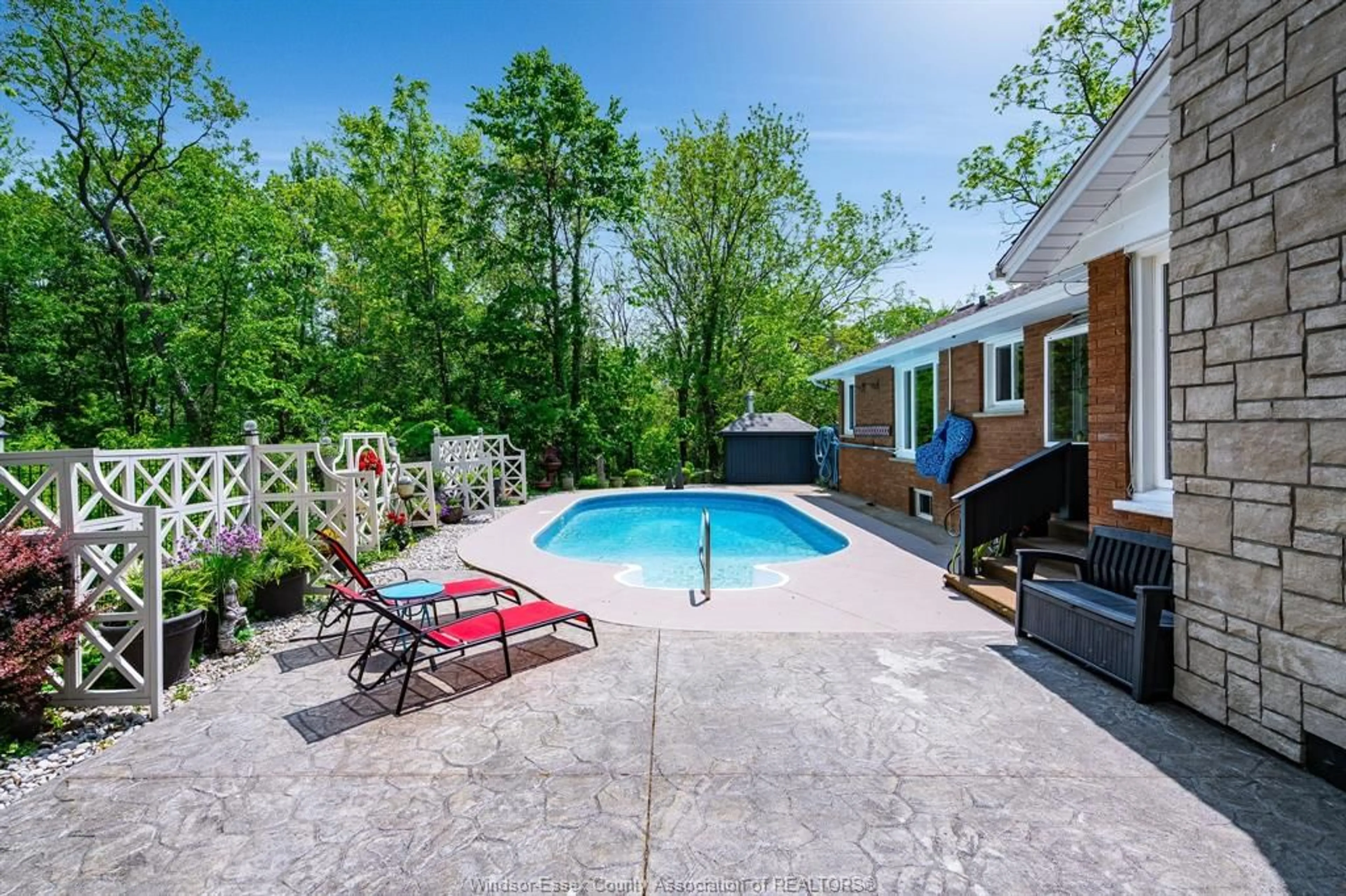Pool for 77 Prince Albert St, Kingsville Ontario N9Y 1J8
