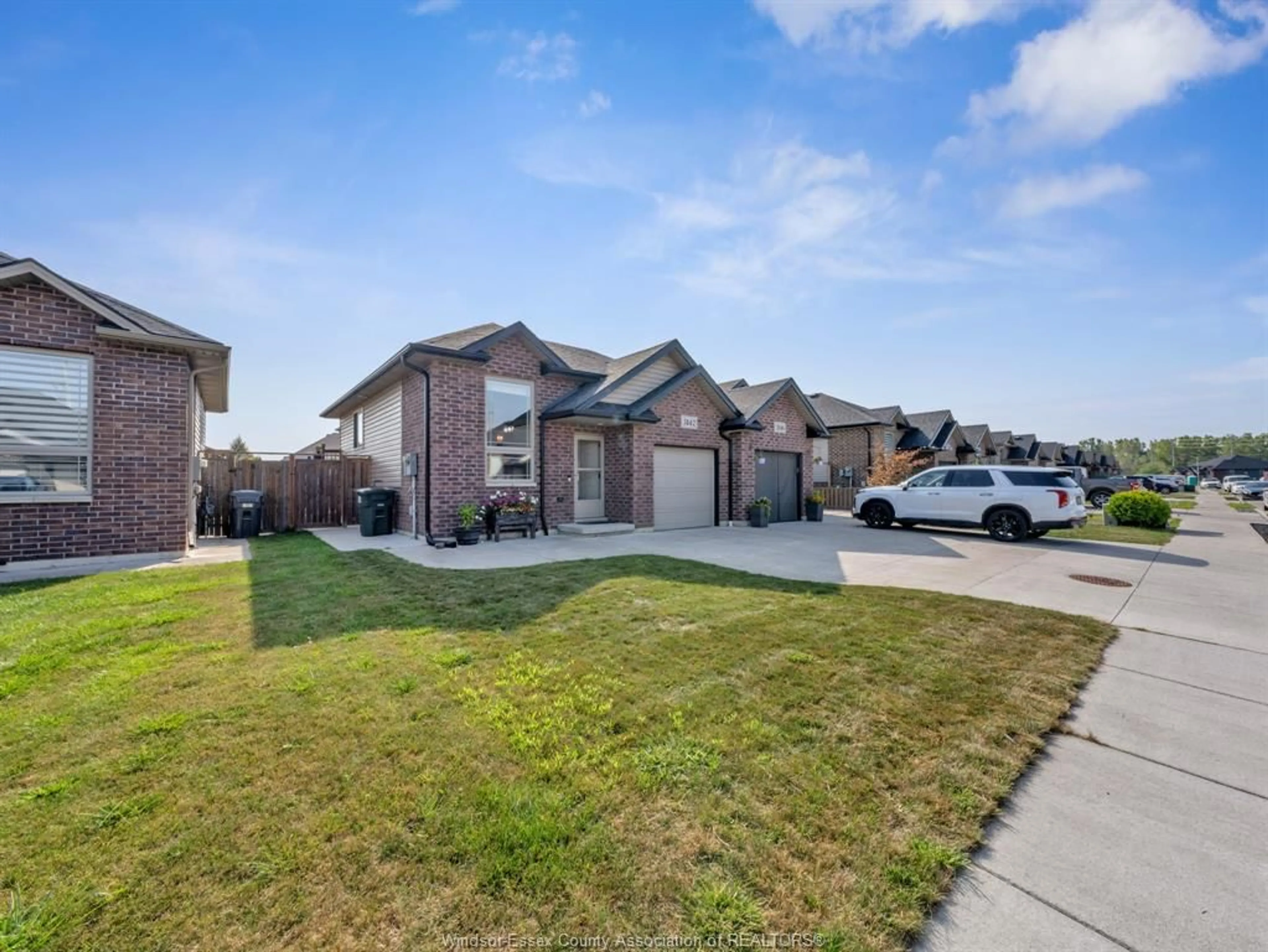 A pic from outside/outdoor area/front of a property/back of a property/a pic from drone, street for 3142 VIOLA Cres, Windsor Ontario N8N 0A1