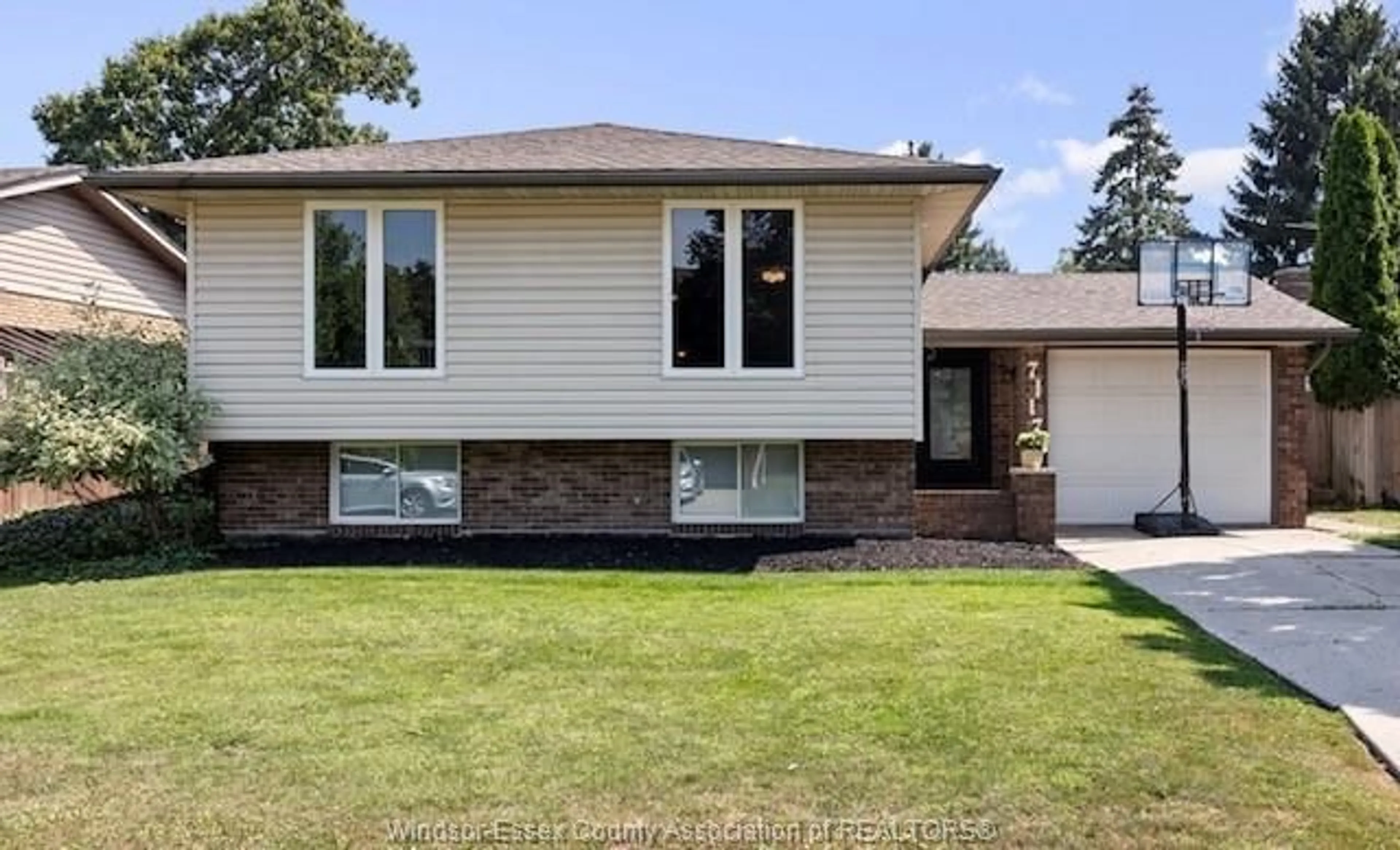 Home with brick exterior material, street for 7117 ISABELLE Crt, Windsor Ontario N8S 4J6