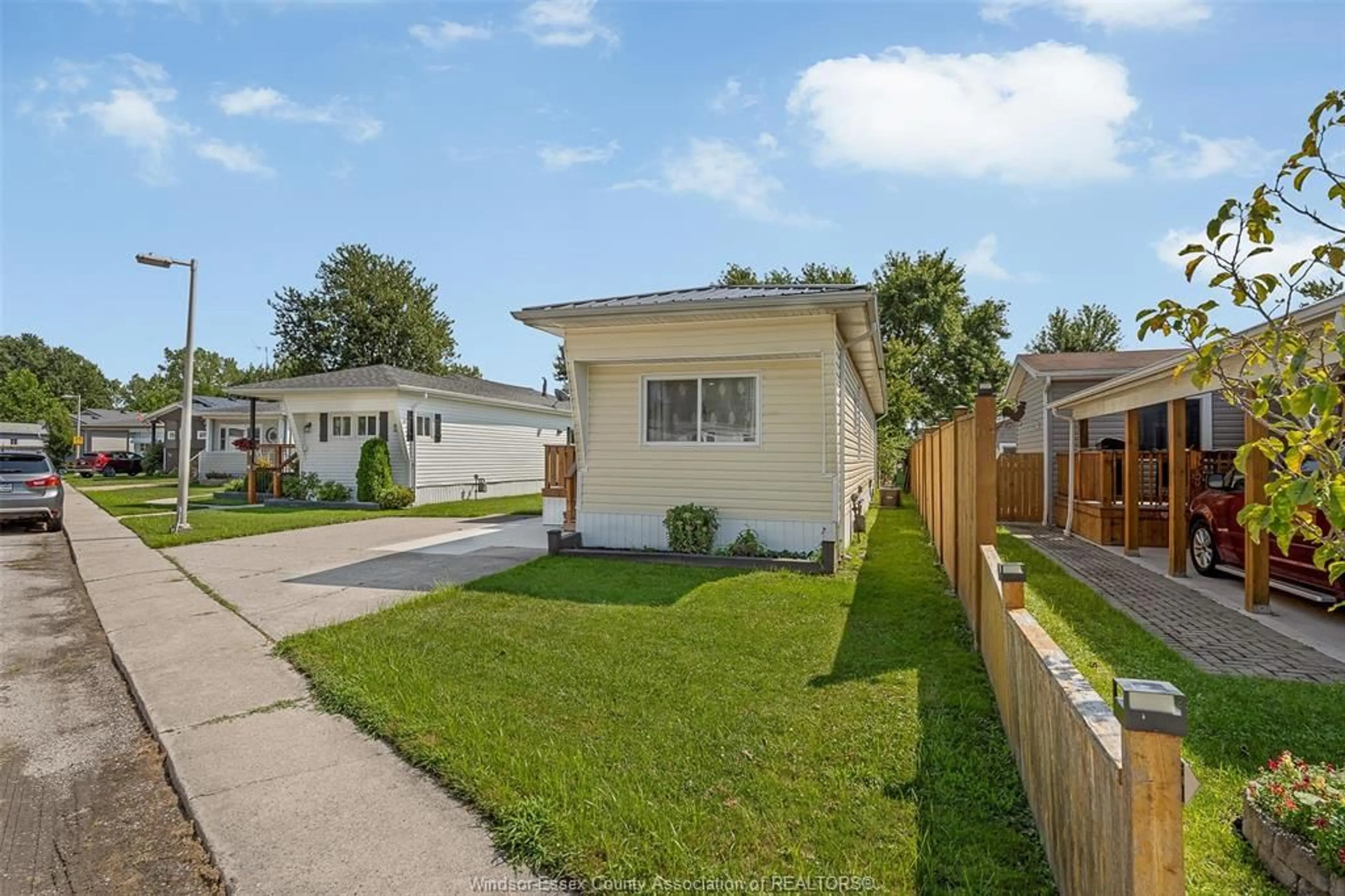 Unknown for 9 MAPLE Dr, McGregor Ontario N0R 1J0