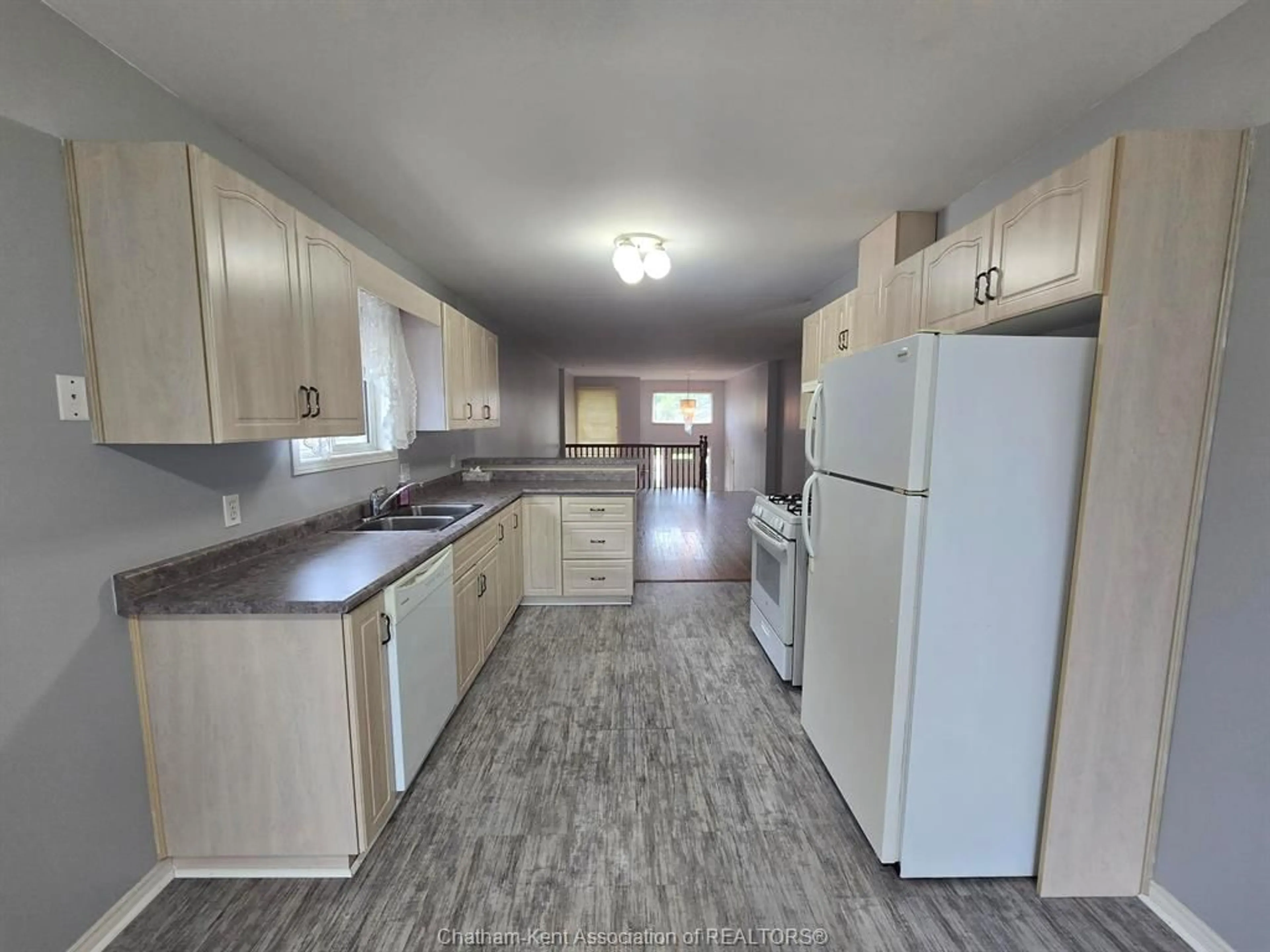 Standard kitchen, unknown for 75 Taylor Trail, Chatham Ontario N7L 5N2