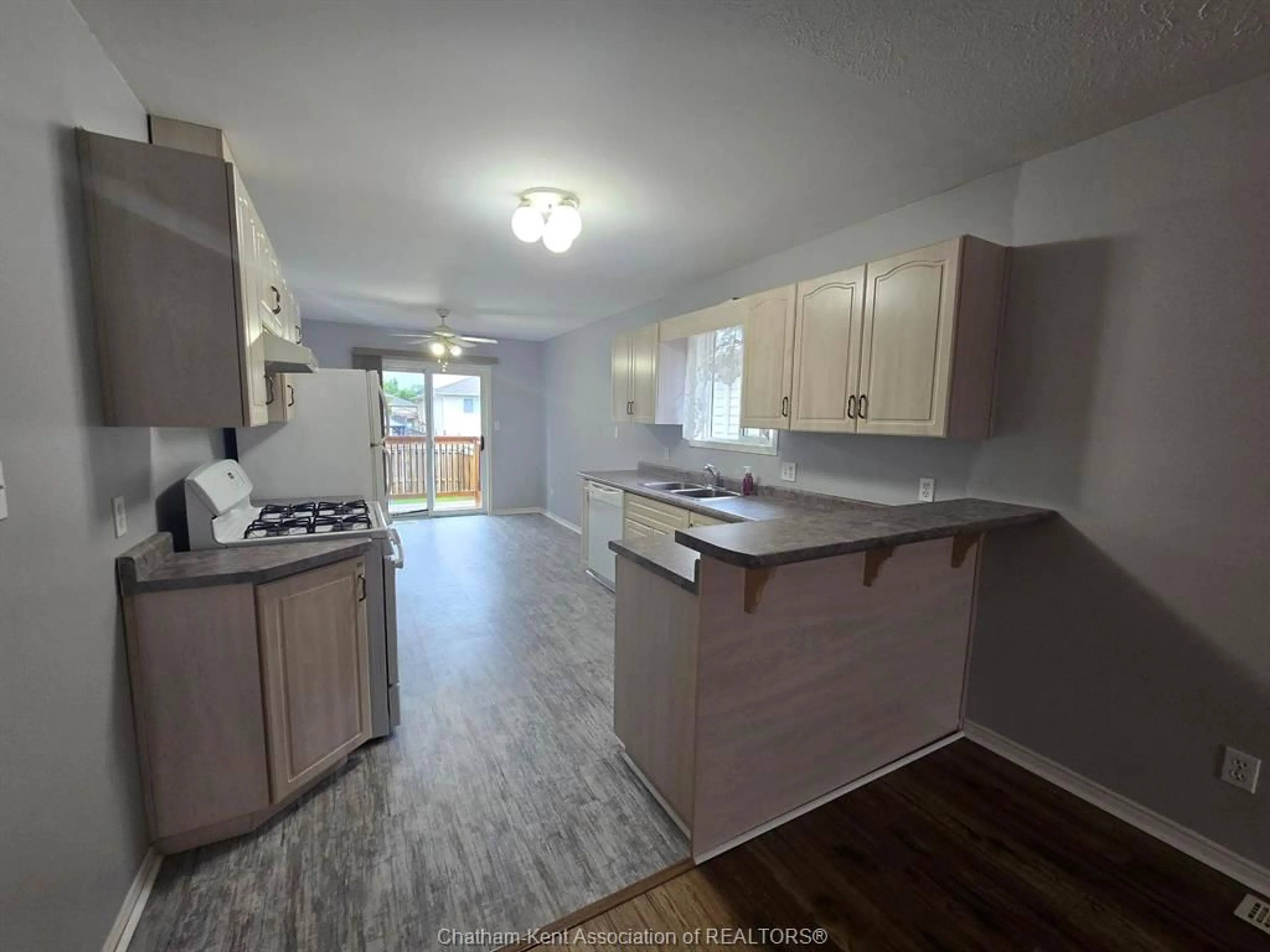 Unknown for 75 Taylor Trail, Chatham Ontario N7L 5N2