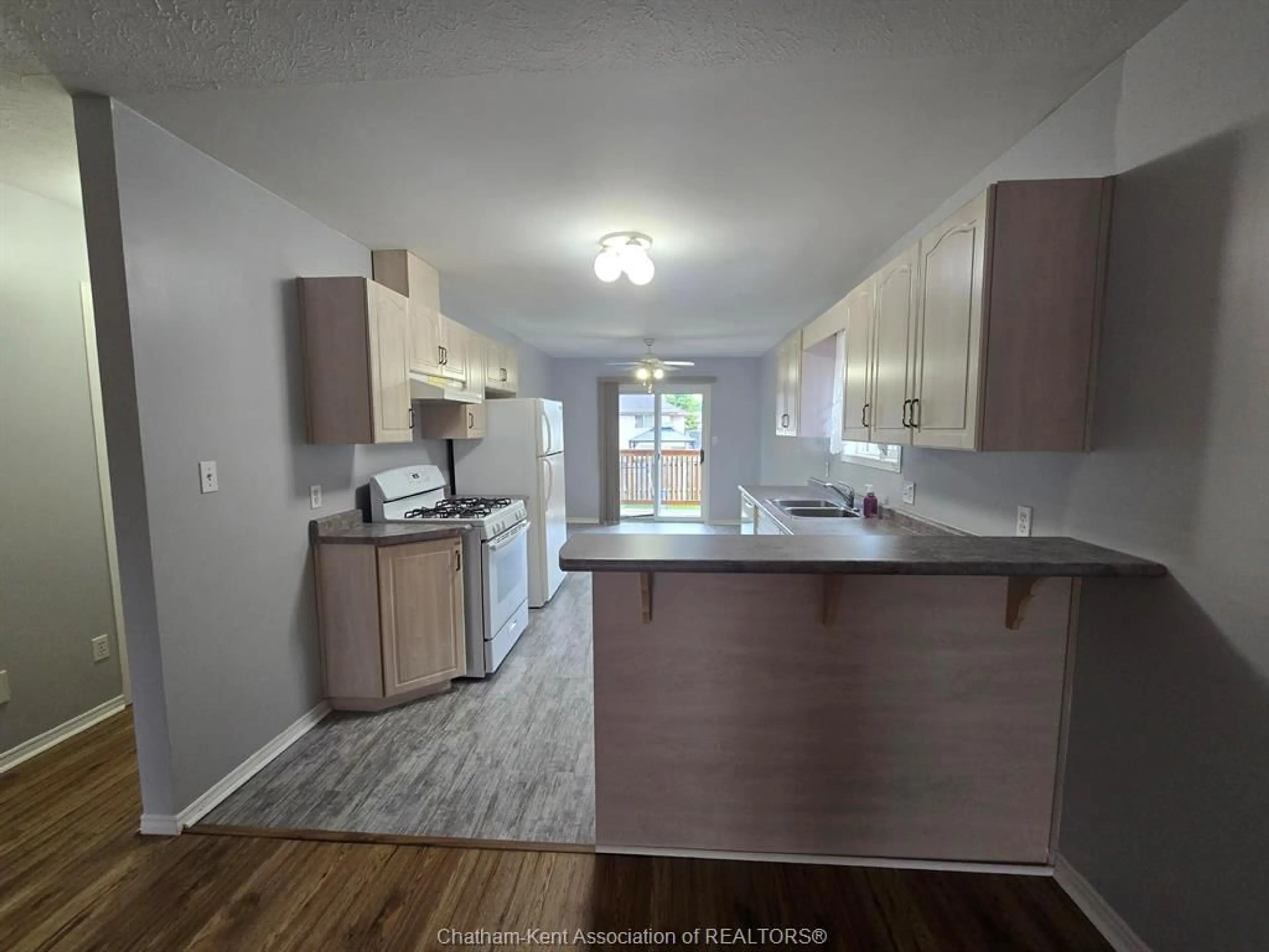 Standard kitchen, unknown for 75 Taylor Trail, Chatham Ontario N7L 5N2
