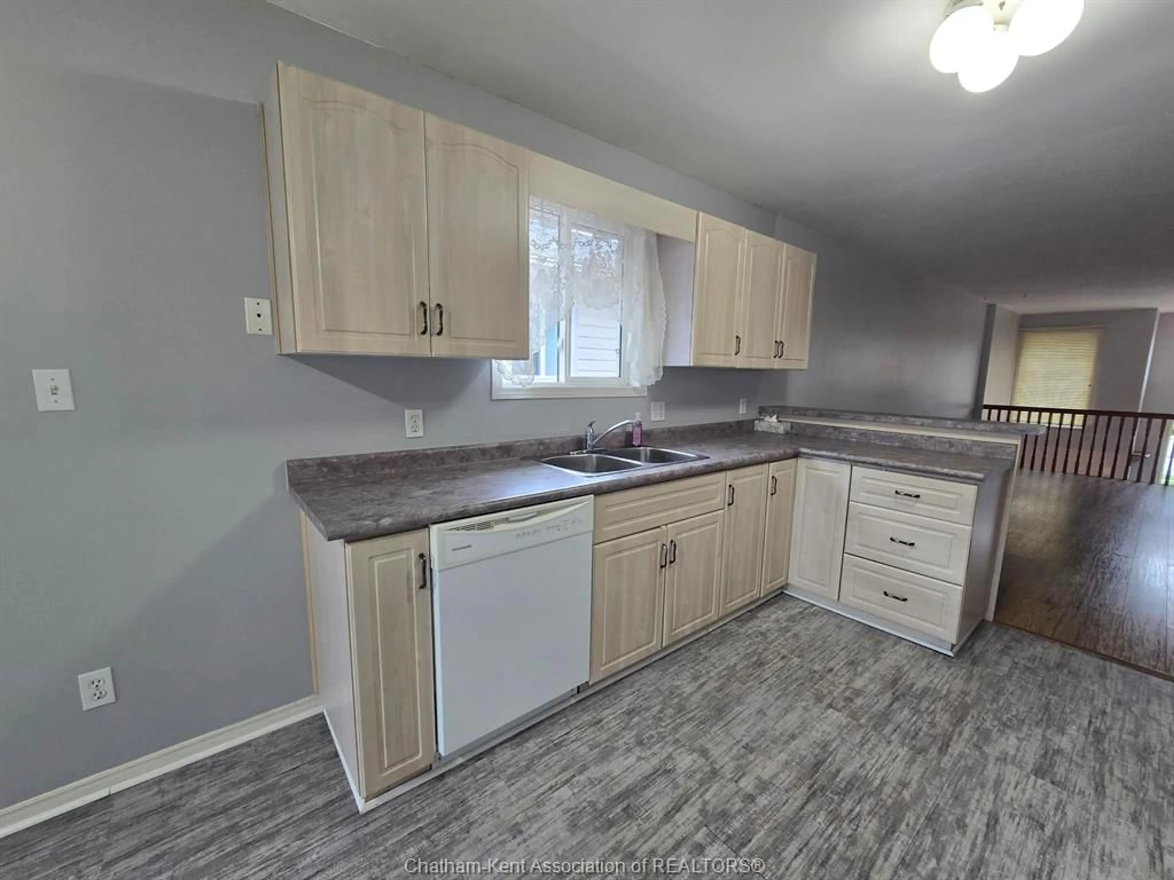Standard kitchen, unknown for 75 Taylor Trail, Chatham Ontario N7L 5N2