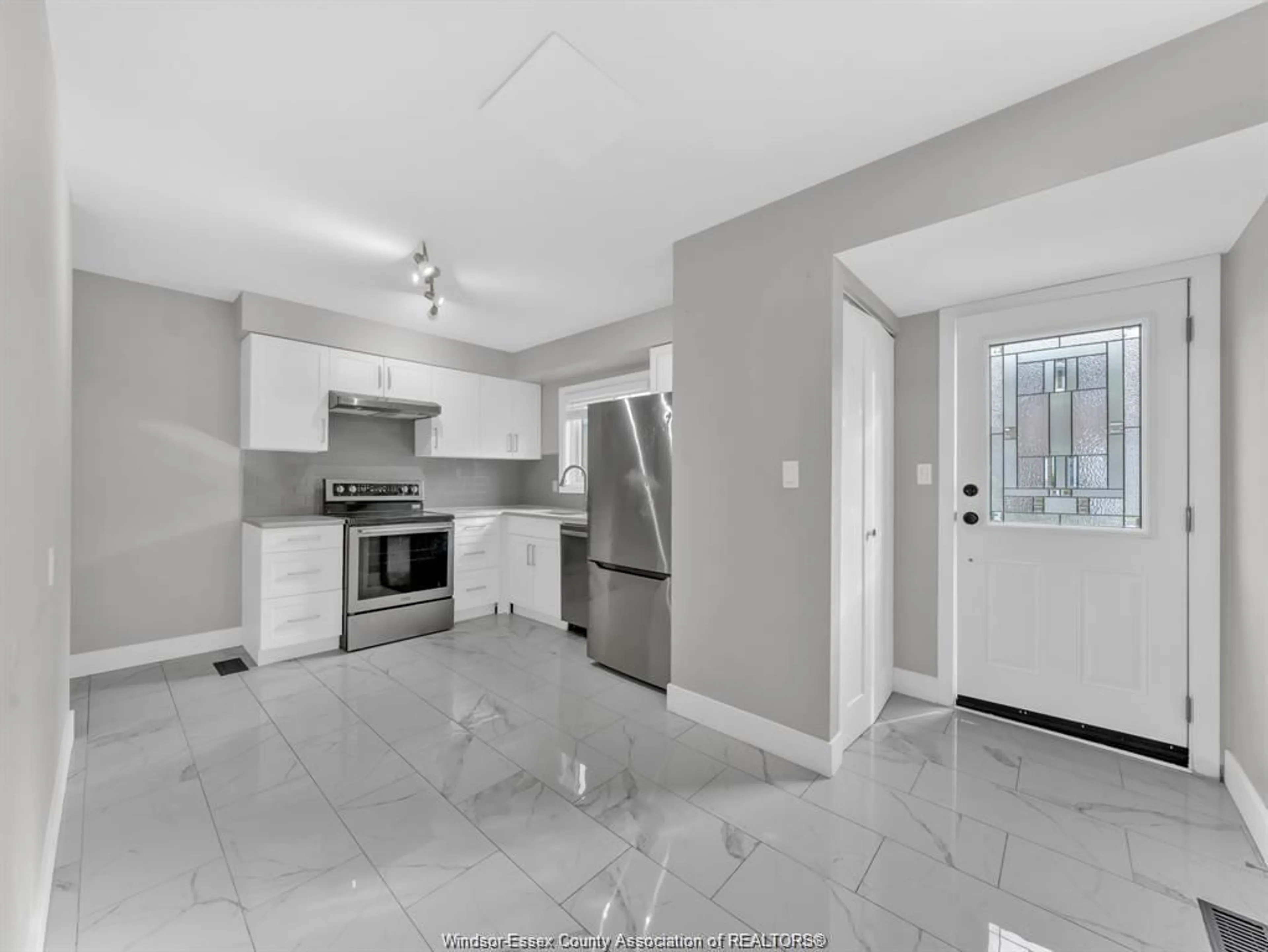 Open concept kitchen, ceramic/tile floor for 2785 MEADOWBROOK Lane, Windsor Ontario N8T 2Y6