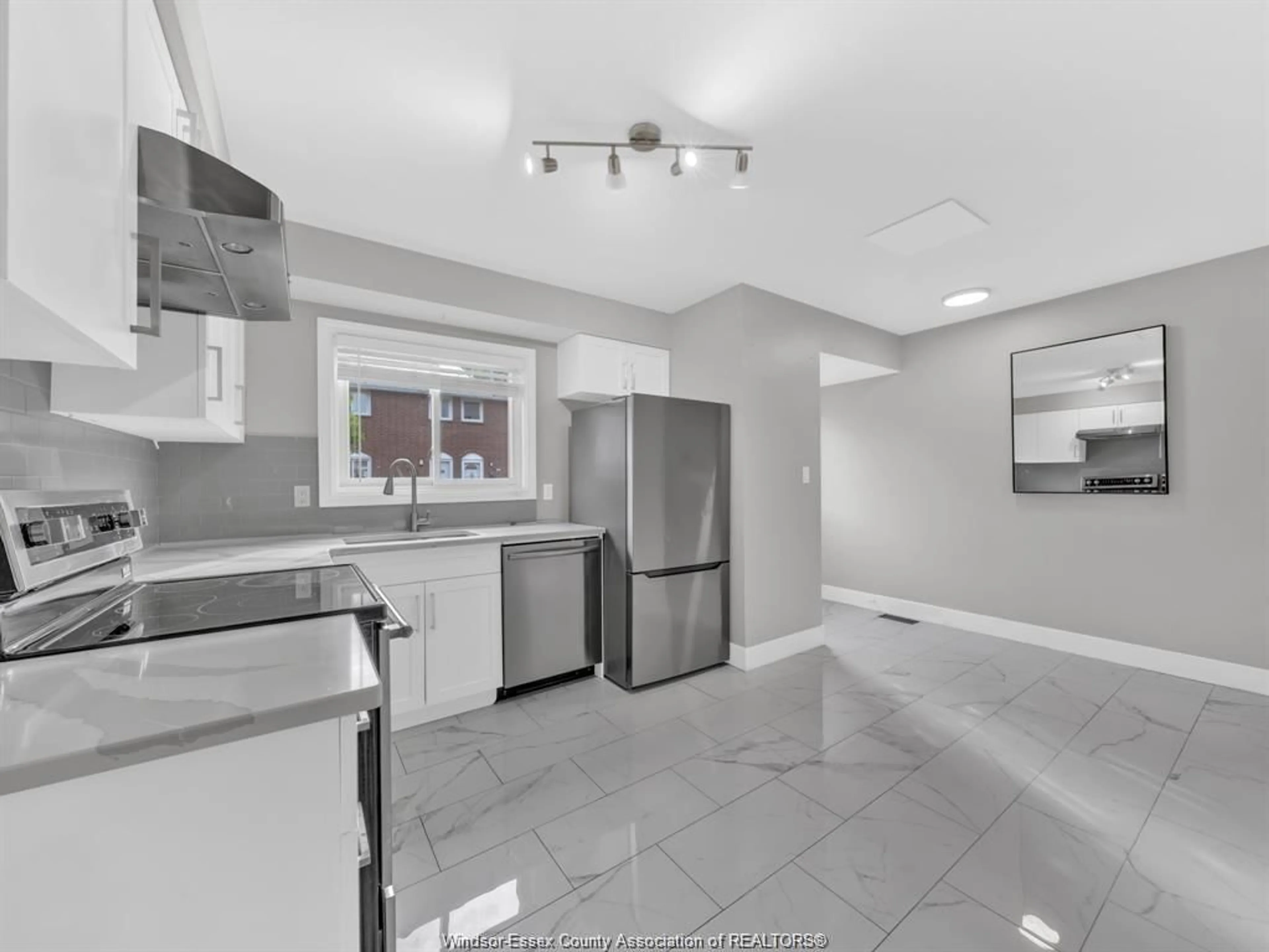 Open concept kitchen, ceramic/tile floor for 2785 MEADOWBROOK Lane, Windsor Ontario N8T 2Y6