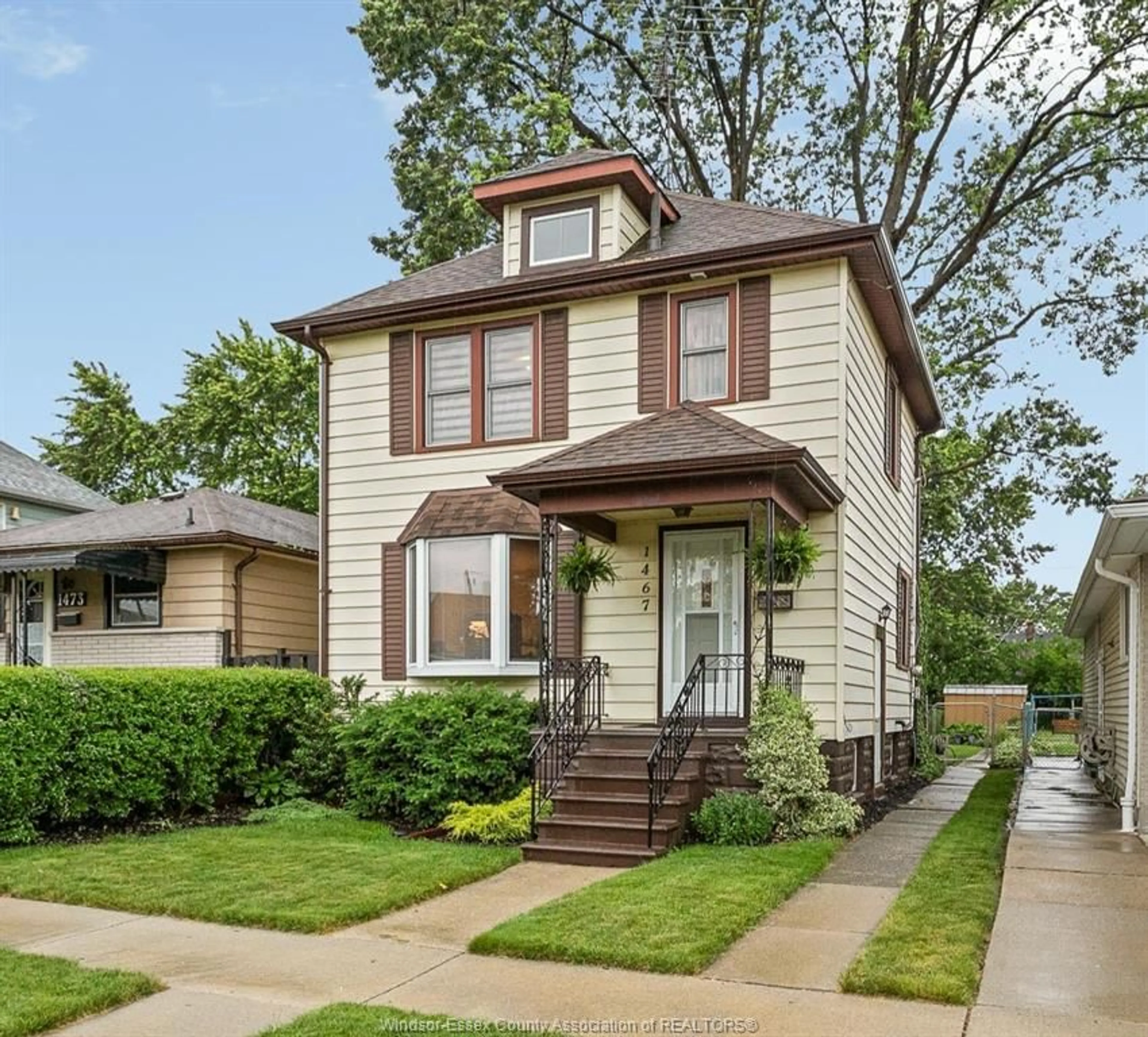 Home with brick exterior material, street for 1467 AUBIN, Windsor Ontario N8Y 4E3