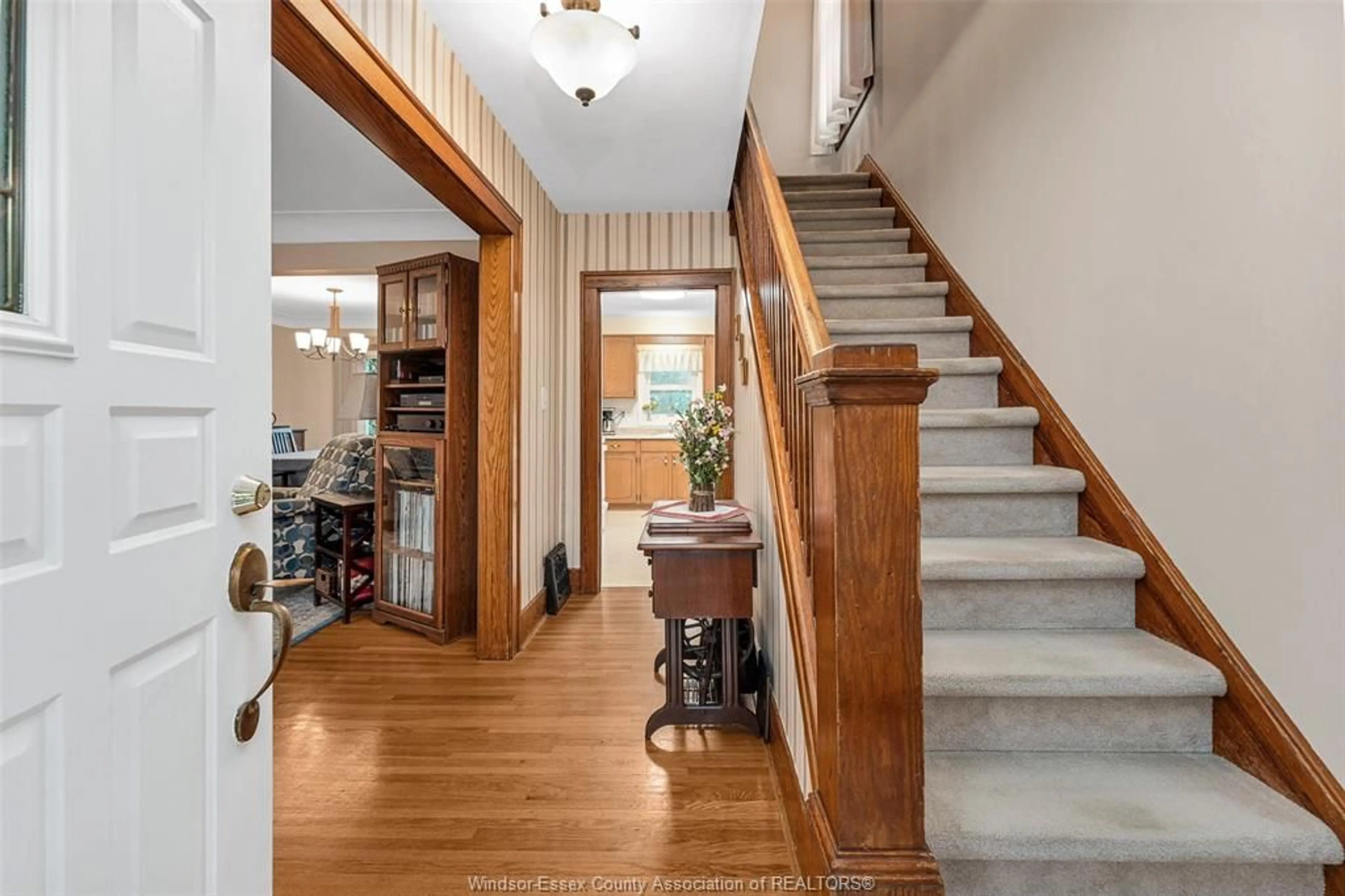 Indoor entryway for 1467 AUBIN, Windsor Ontario N8Y 4E3