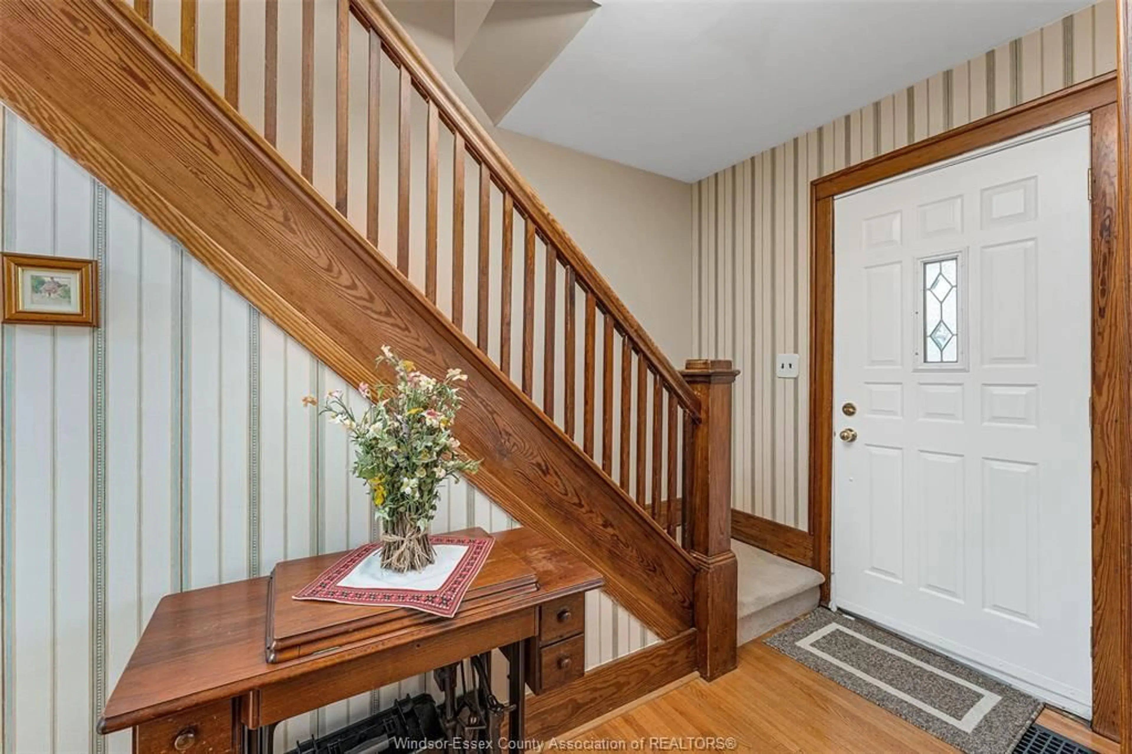Indoor entryway for 1467 AUBIN, Windsor Ontario N8Y 4E3