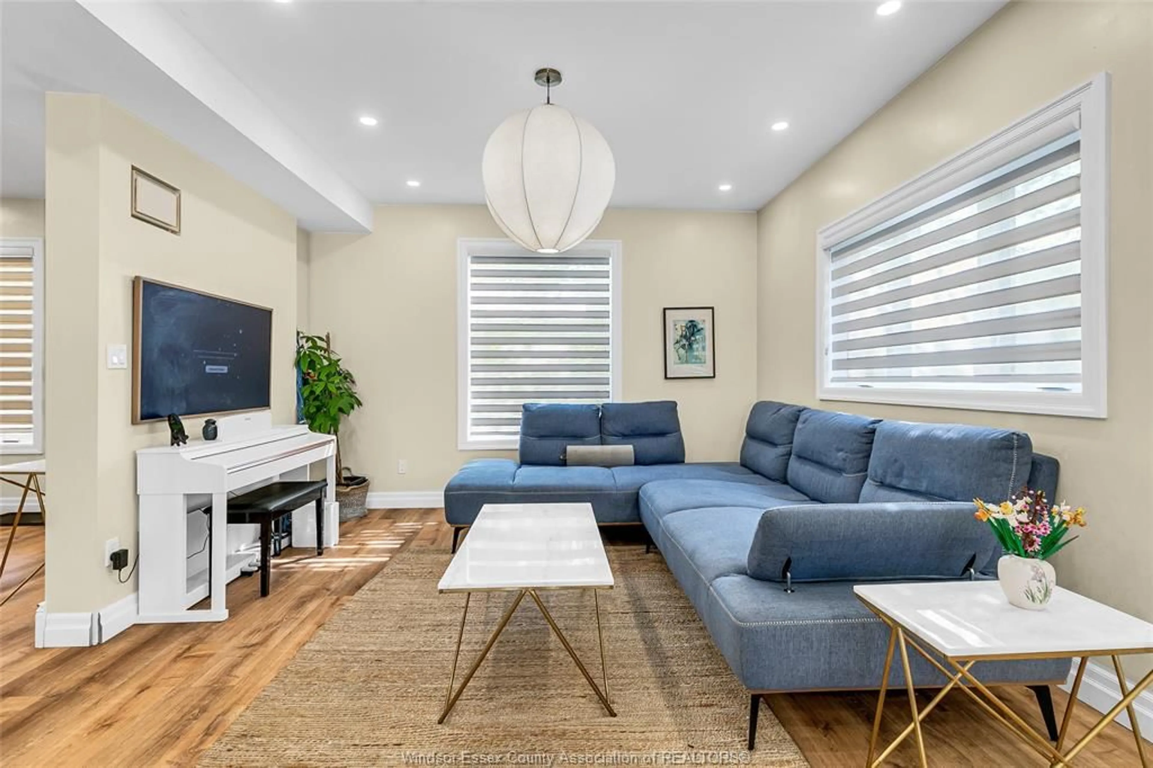 Living room with furniture, unknown for 727 ARGYLE Rd, Windsor Ontario N8Y 3J8