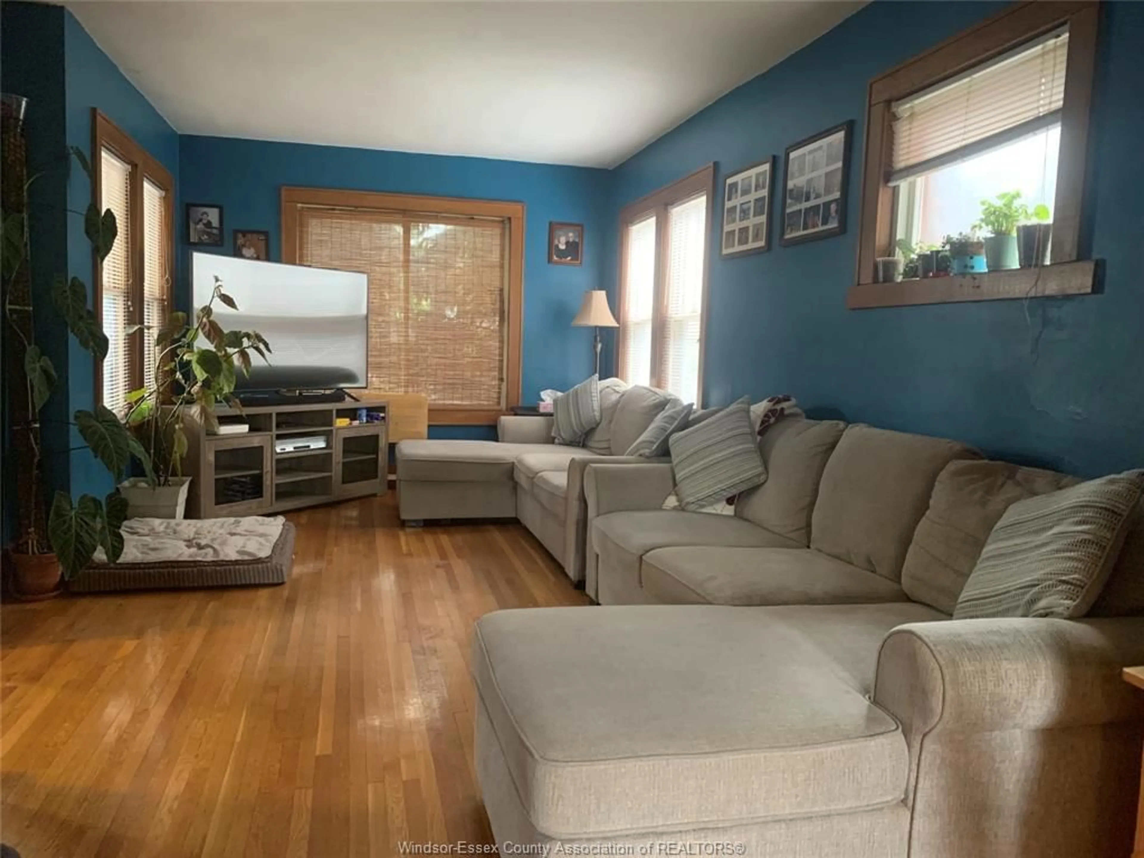Living room with furniture, wood/laminate floor for 1223 ELSMERE, Windsor Ontario N8X 4G6