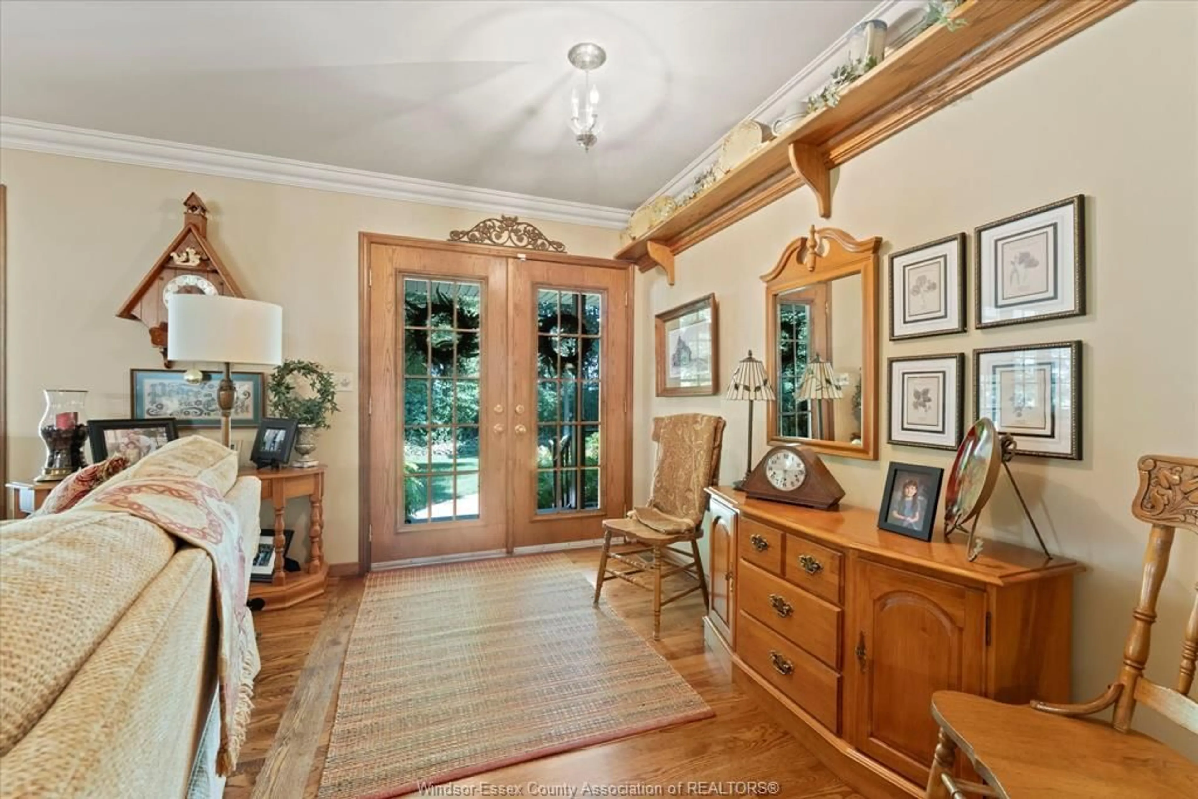 Indoor foyer for 2471 MIDDLE SIDE ROAD, Amherstburg Ontario N9V 2Y9