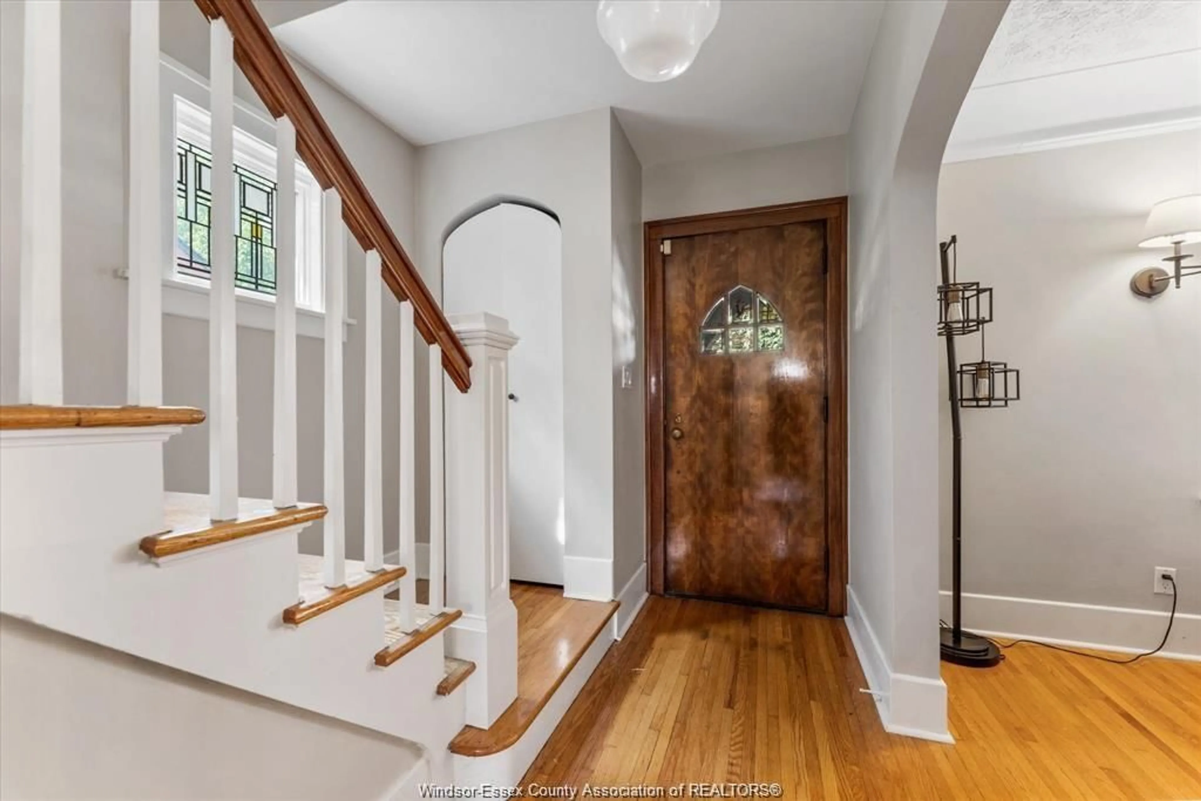 Indoor entryway for 2151 CHILVER, Windsor Ontario N8W 2V1